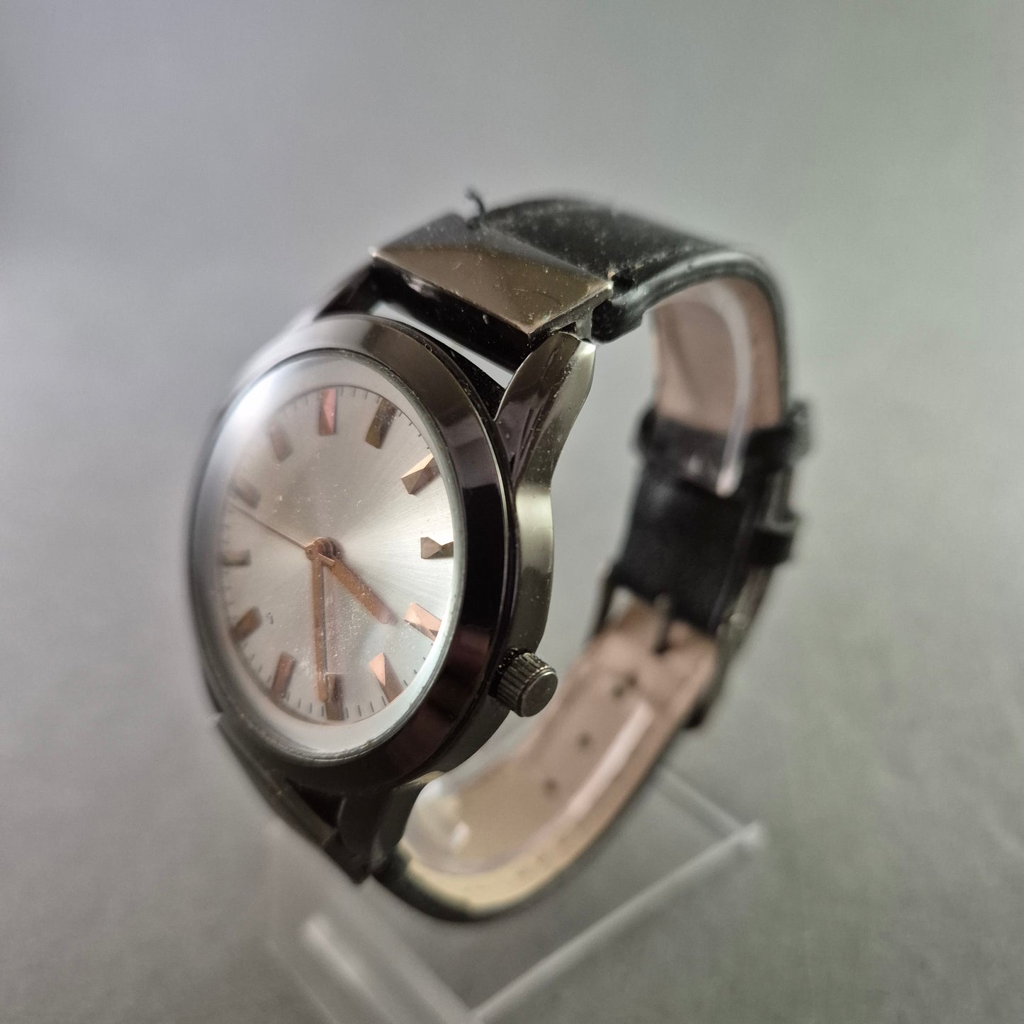 Klassische Damenarmbanduhr – Schlichtes Design mit silbernem Zifferblatt