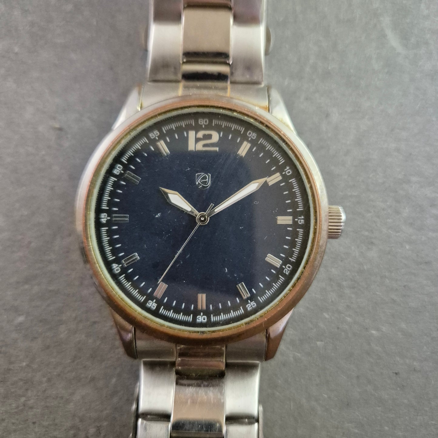 Herrenarmbanduhr von Ansmann – Robuster Look mit Edelstahlarmband