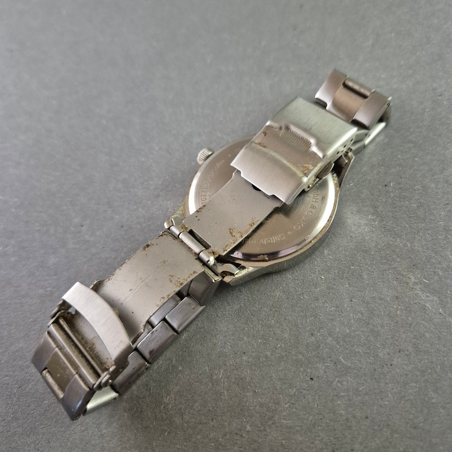 Herrenarmbanduhr von Ansmann – Robuster Look mit Edelstahlarmband