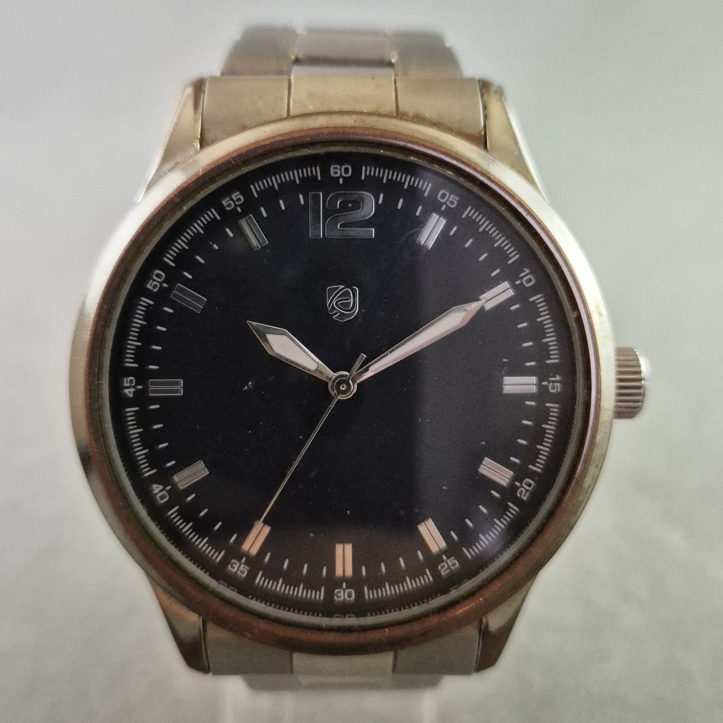 Herrenarmbanduhr von Ansmann – Robuster Look mit Edelstahlarmband