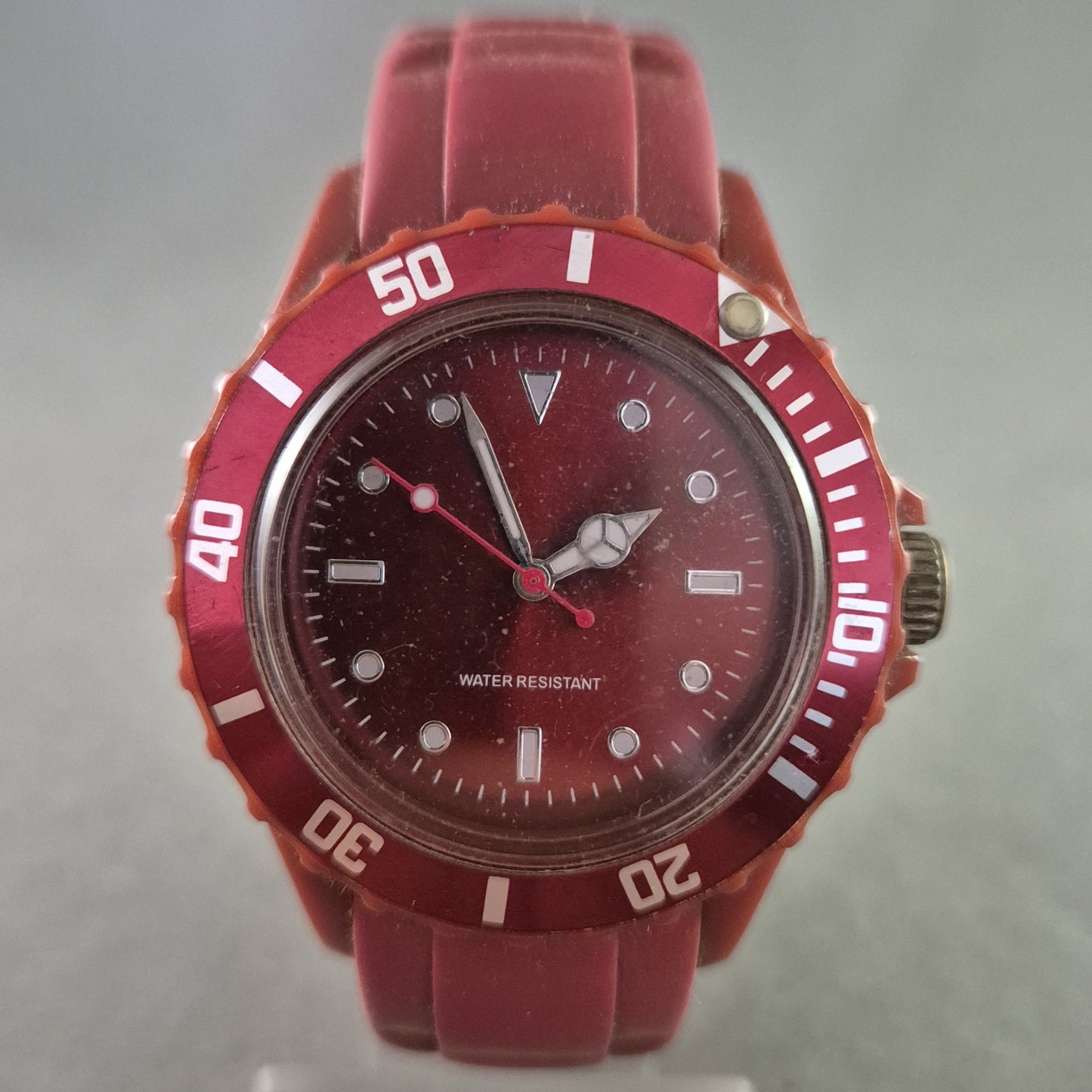 Rote Unisex-Armbanduhr – Sportliches Design mit Silikonarmband