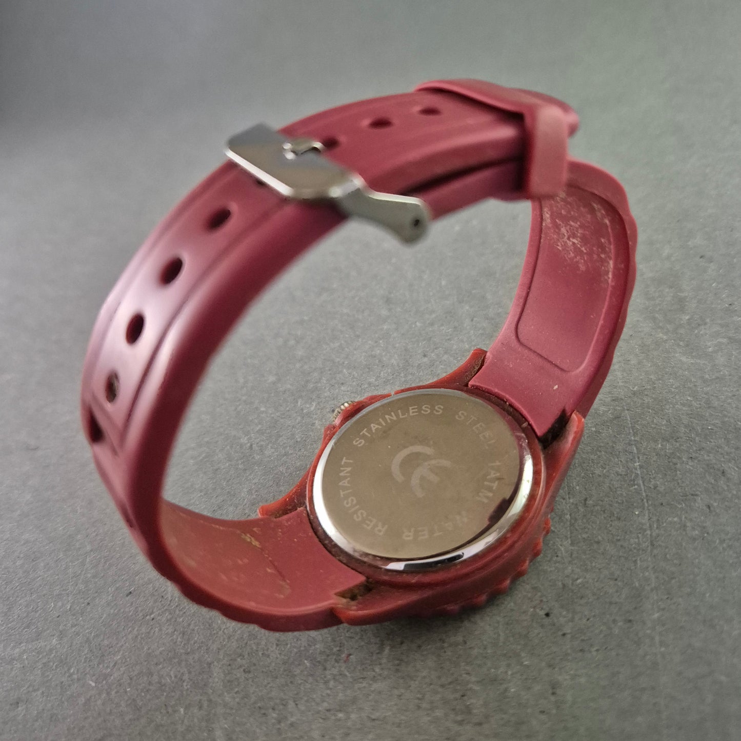 Rote Unisex-Armbanduhr – Sportliches Design mit Silikonarmband