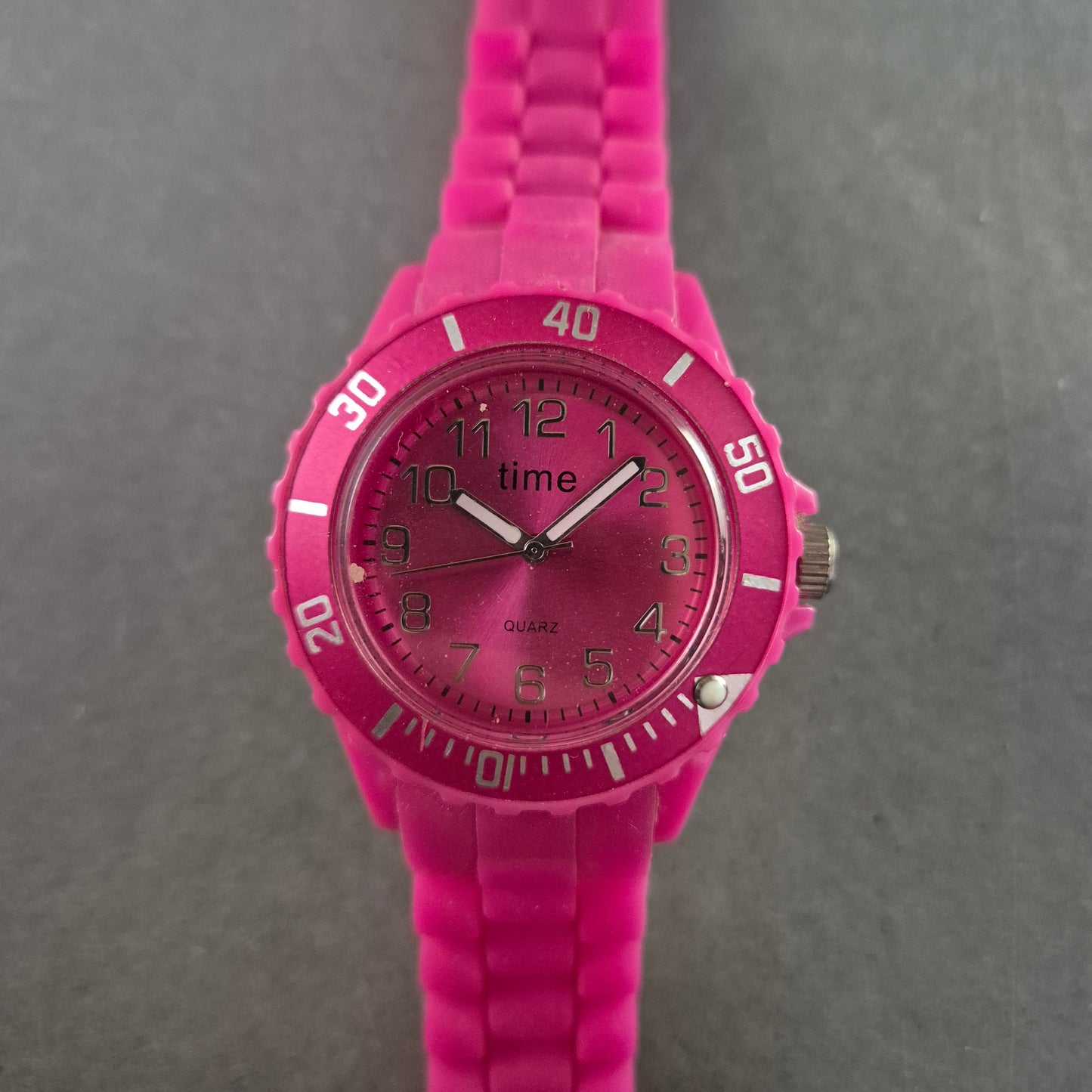 Knallige Time Unisex-Armbanduhr – Pinkes Design mit Sportlook