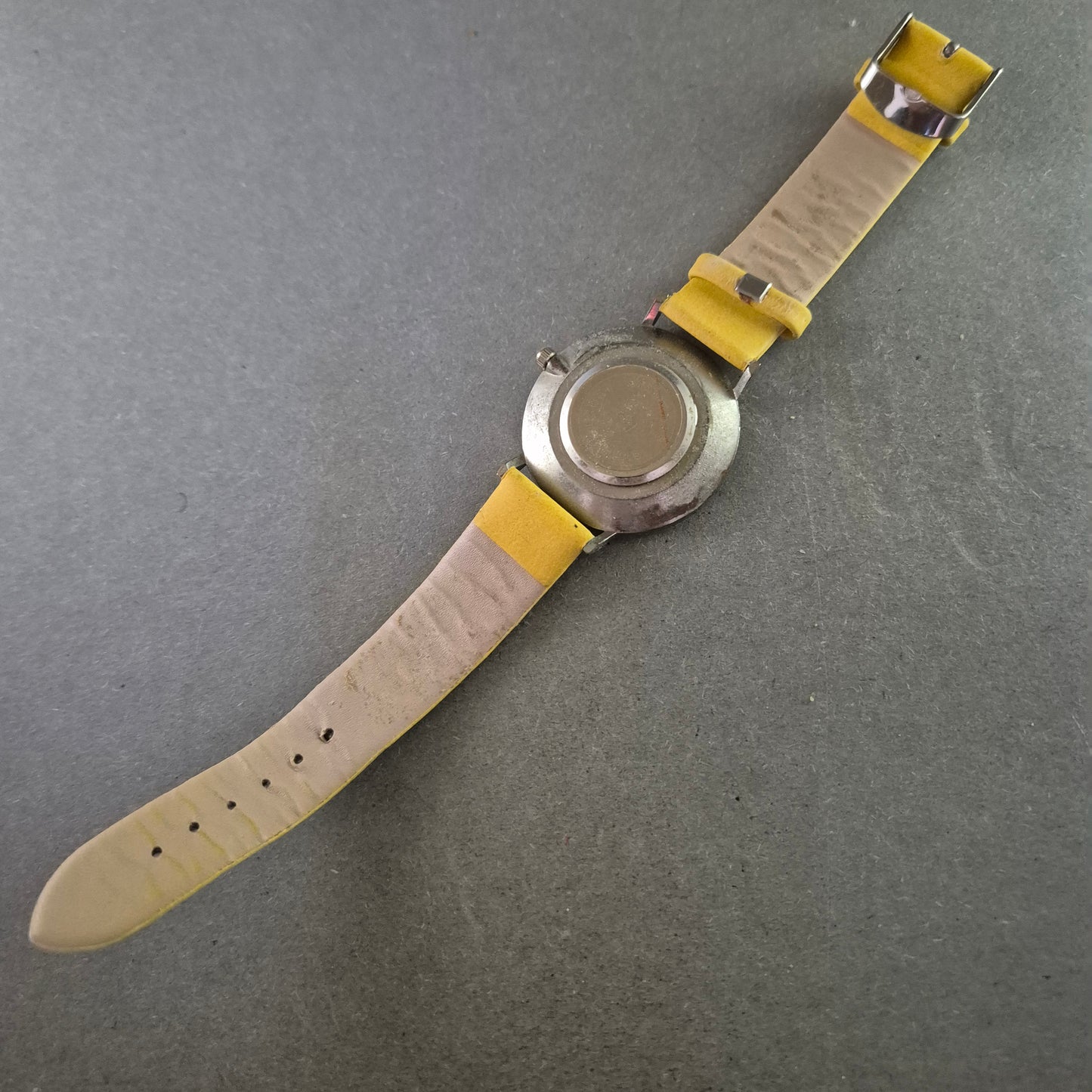 Minimalistische Unisex-Armbanduhr – Senfgelbes Band, elegantes Zifferblatt