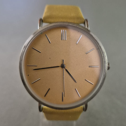 Minimalistische Unisex-Armbanduhr – Senfgelbes Band, elegantes Zifferblatt
