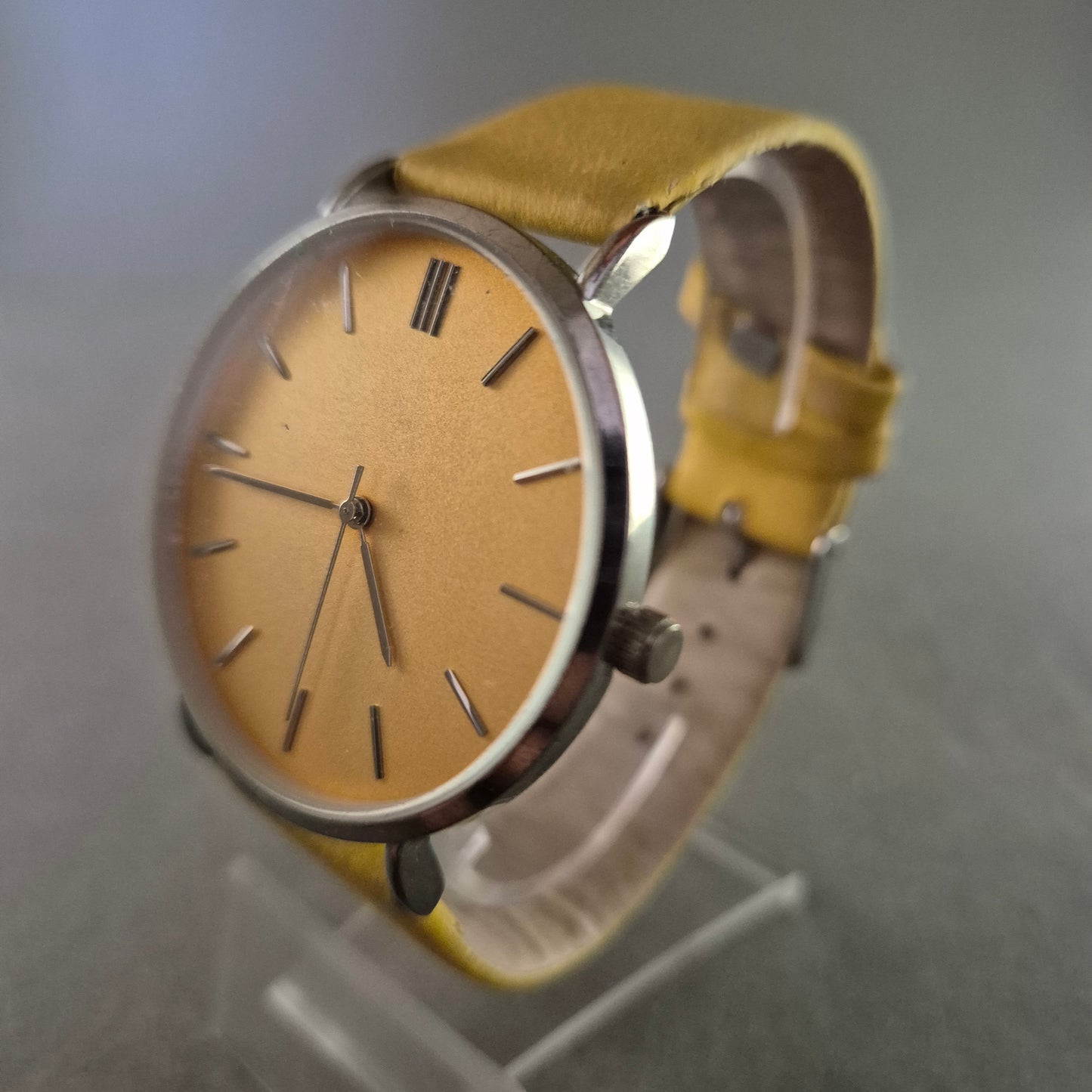Minimalistische Unisex-Armbanduhr – Senfgelbes Band, elegantes Zifferblatt