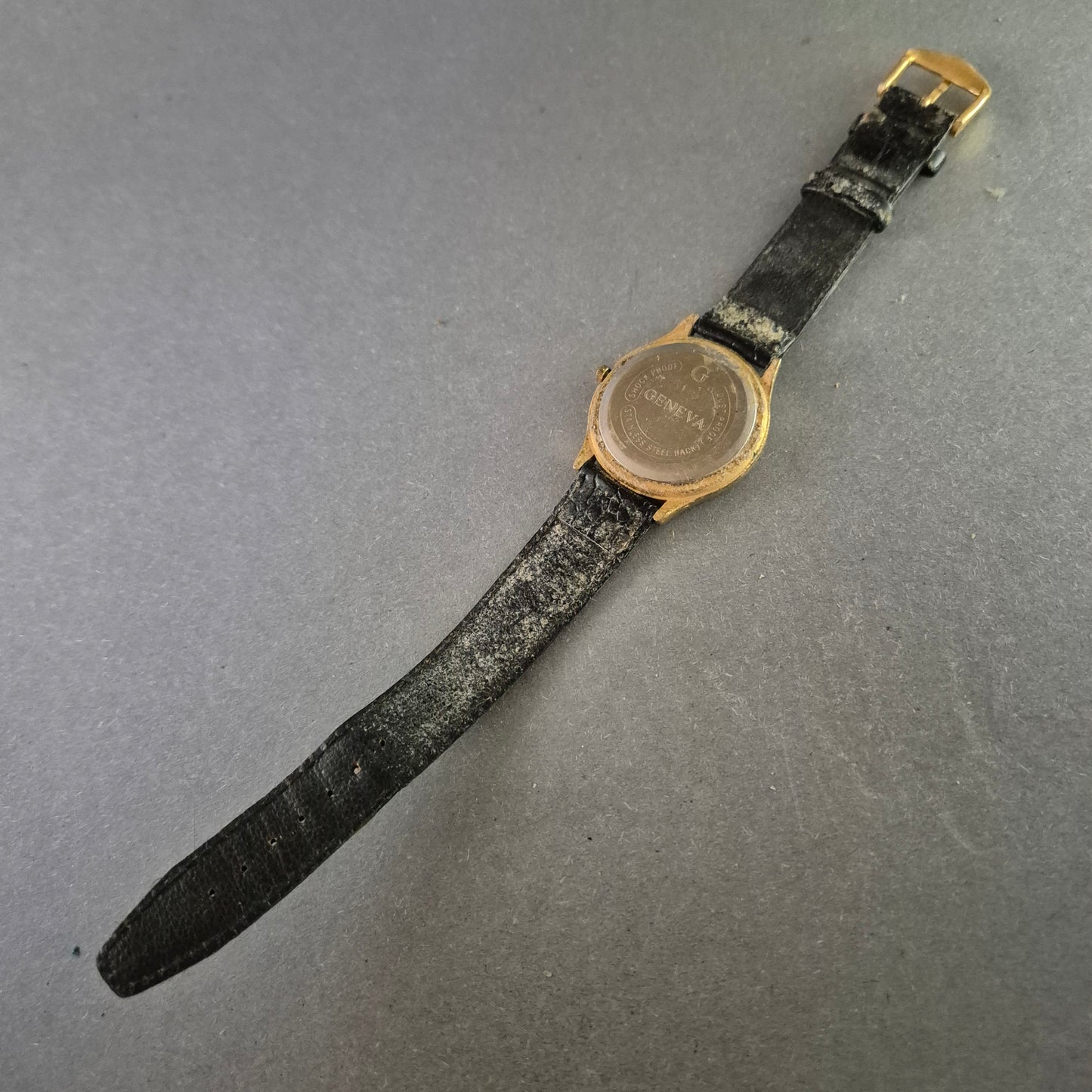 Klassische Geneva Herrenarmbanduhr – Klare Zahlen, robuster Stil