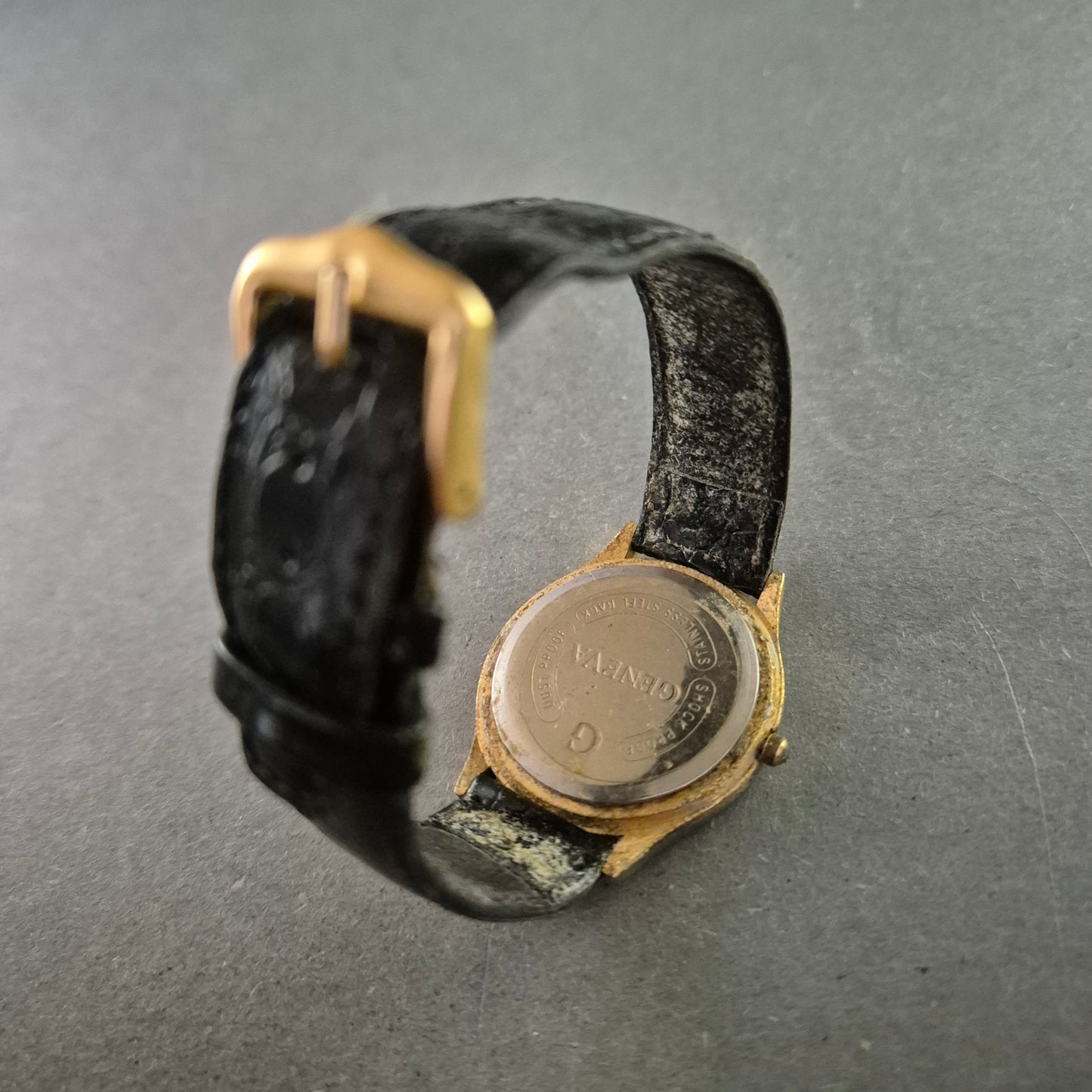 Klassische Geneva Herrenarmbanduhr – Klare Zahlen, robuster Stil