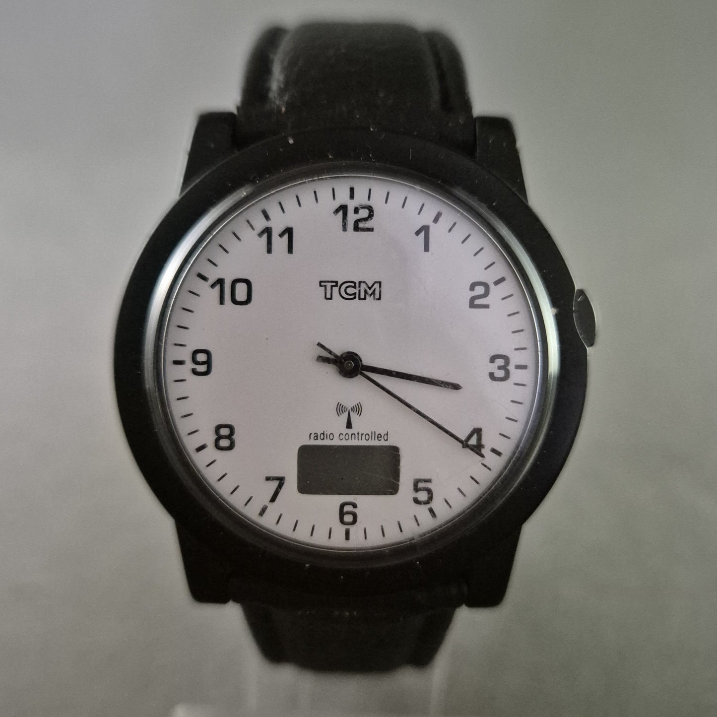 TCM Herrenarmbanduhr – Funkgesteuert mit Digitalanzeige