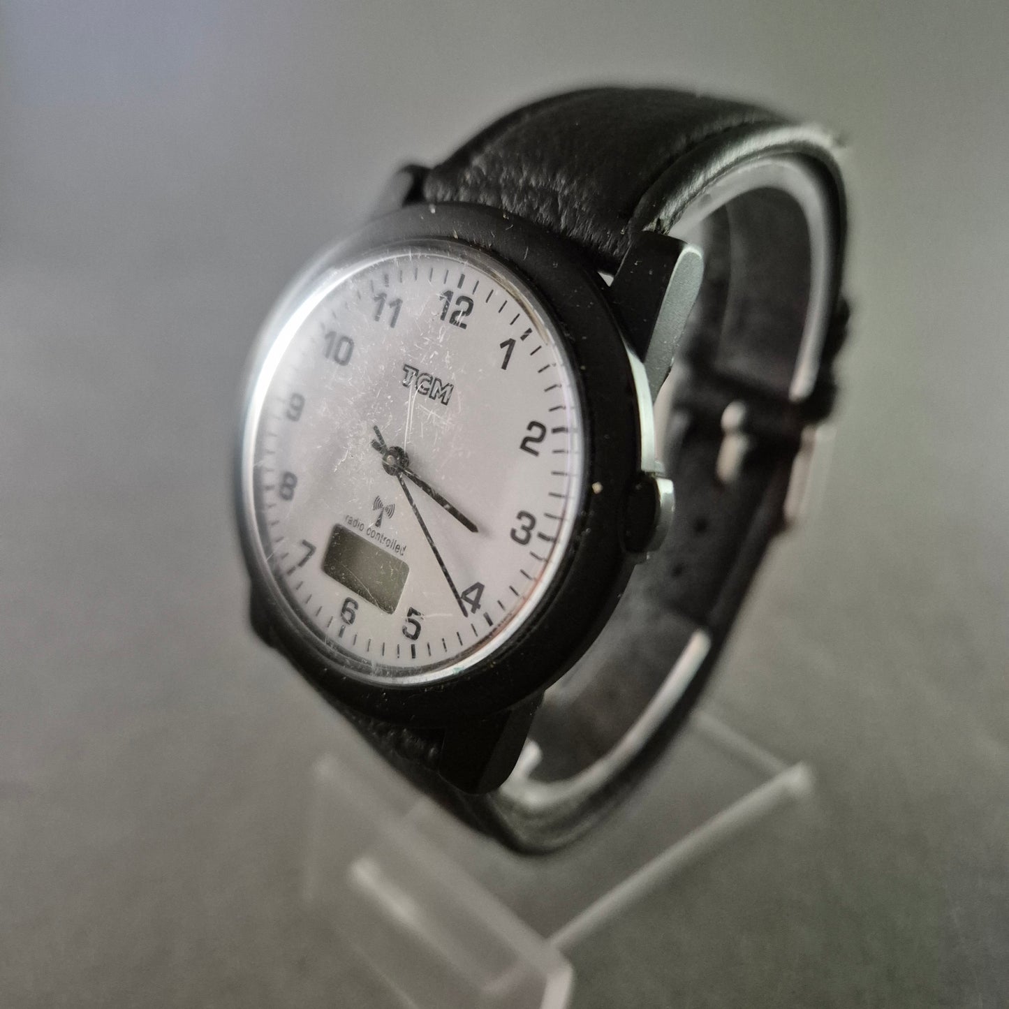 TCM Herrenarmbanduhr – Funkgesteuert mit Digitalanzeige