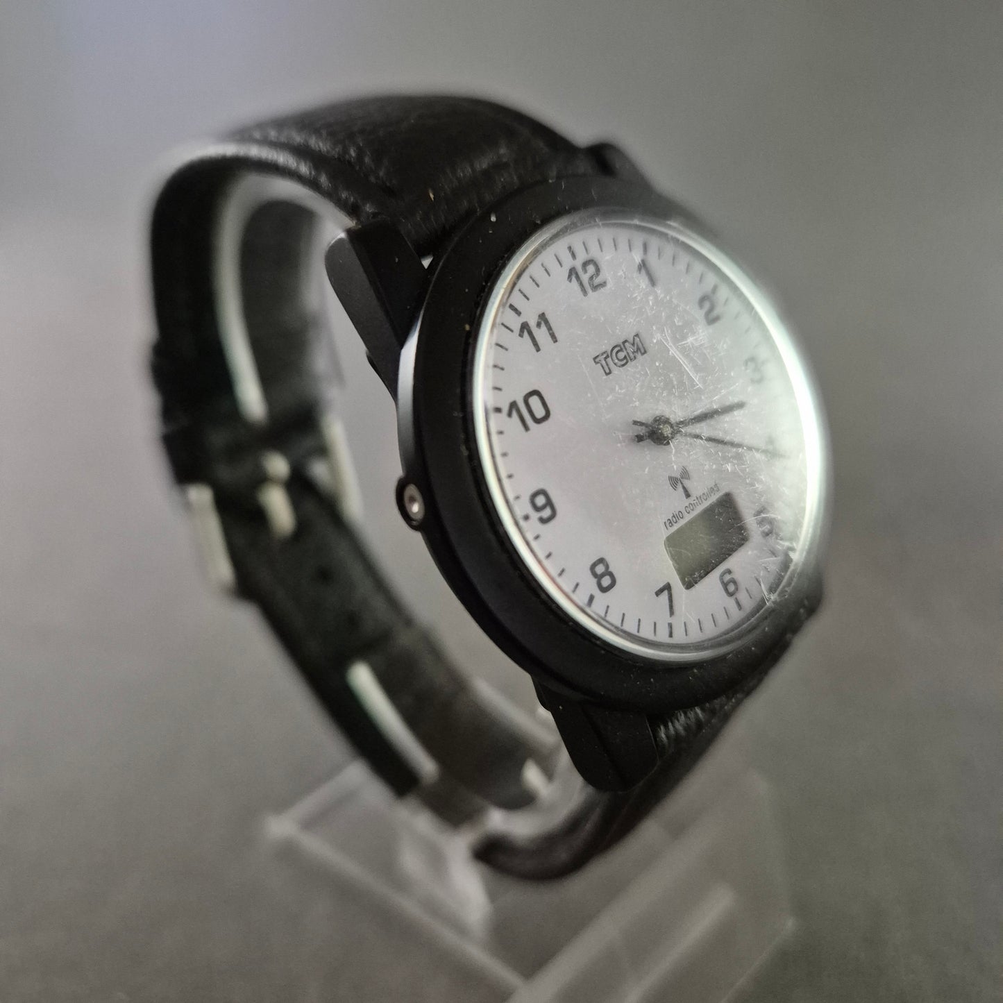 TCM Herrenarmbanduhr – Funkgesteuert mit Digitalanzeige