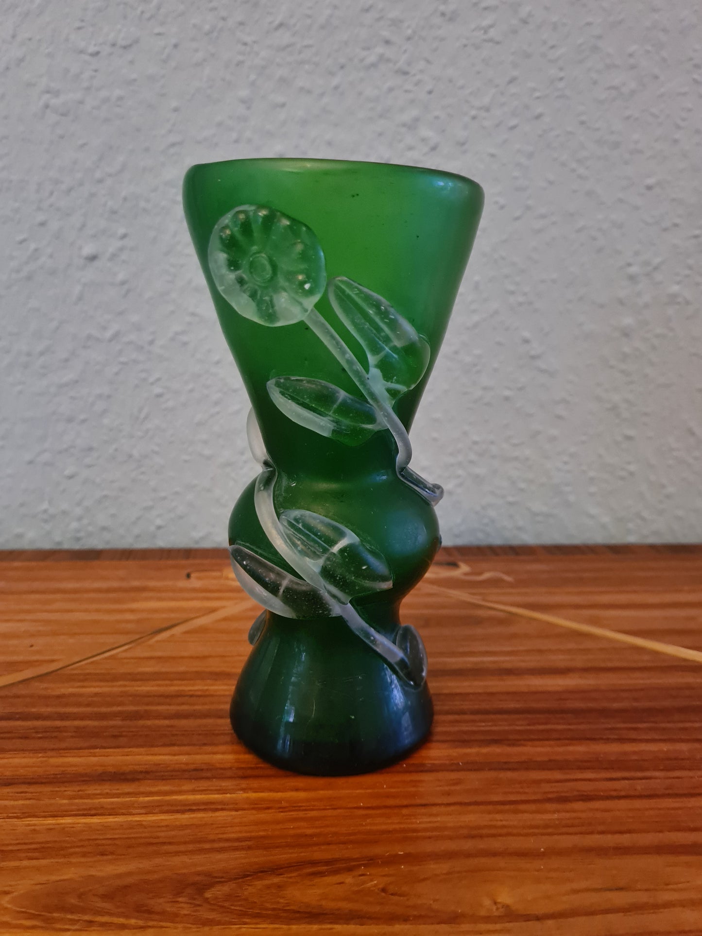 Antike Sammlervase  Grünes Glas mit Applikationen 17x8cm