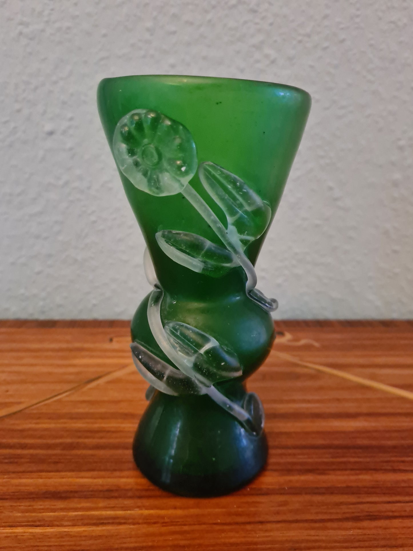 Antike Sammlervase  Grünes Glas mit Applikationen 17x8cm