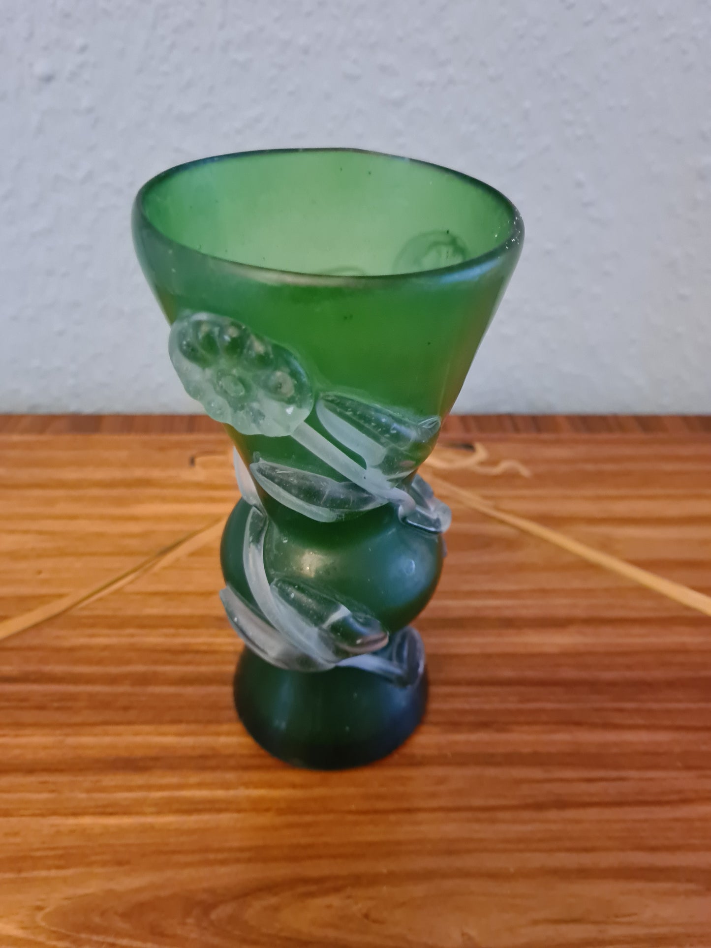 Antike Sammlervase  Grünes Glas mit Applikationen 17x8cm