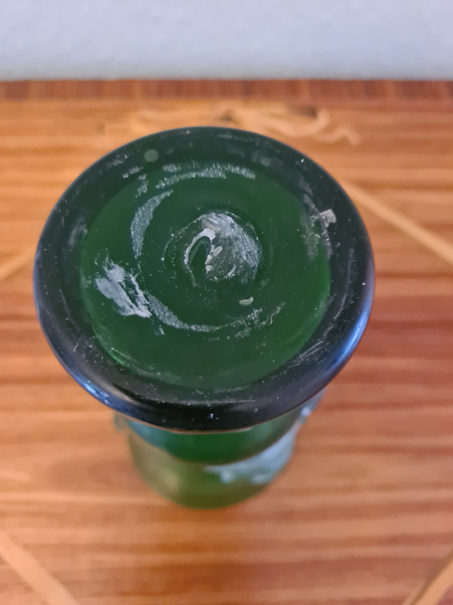 Antike Sammlervase  Grünes Glas mit Applikationen 17x8cm