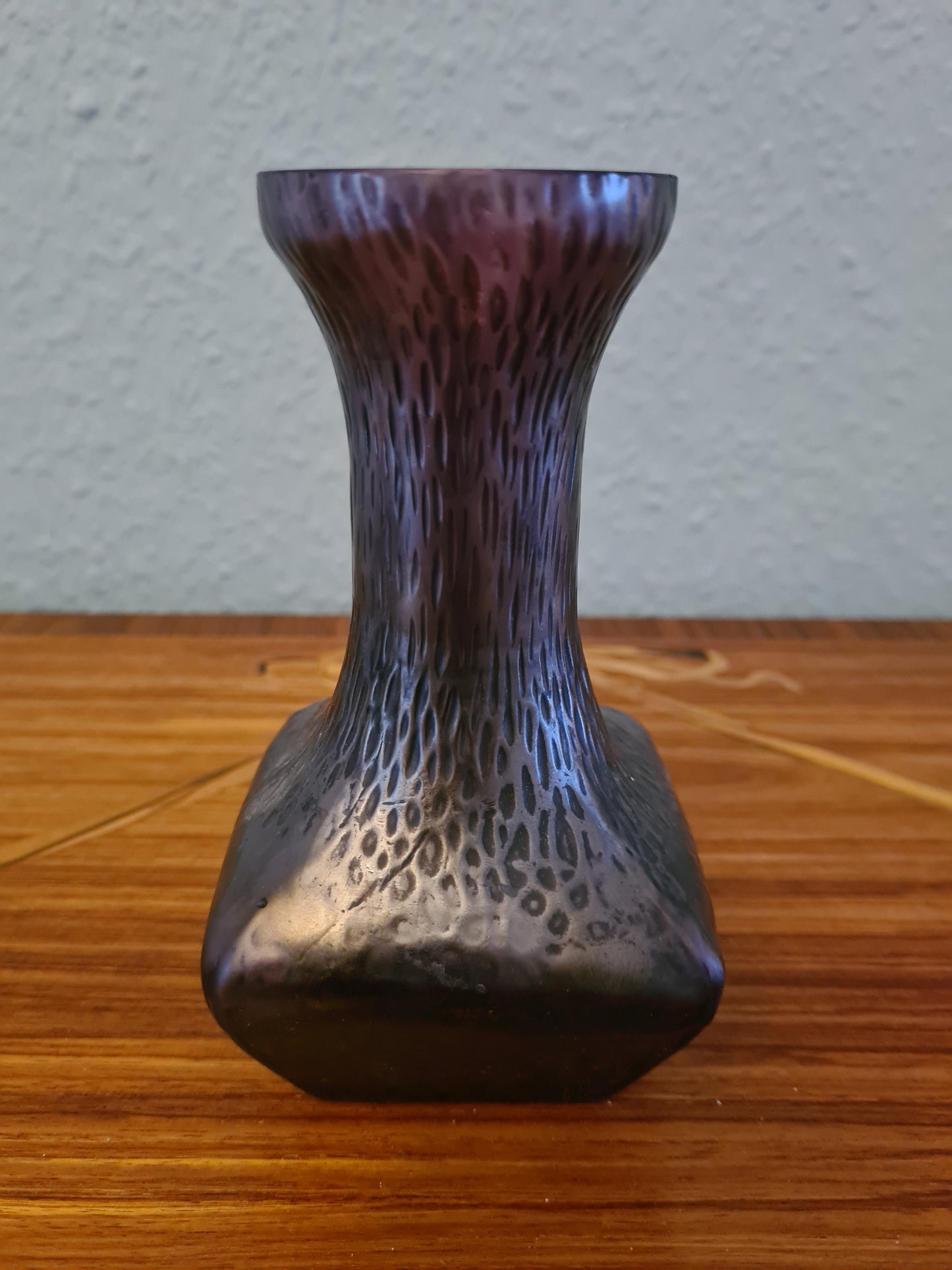 Künstlerische Glasvase Sammlerglas mit strukturierter Oberfläche 14x8cm