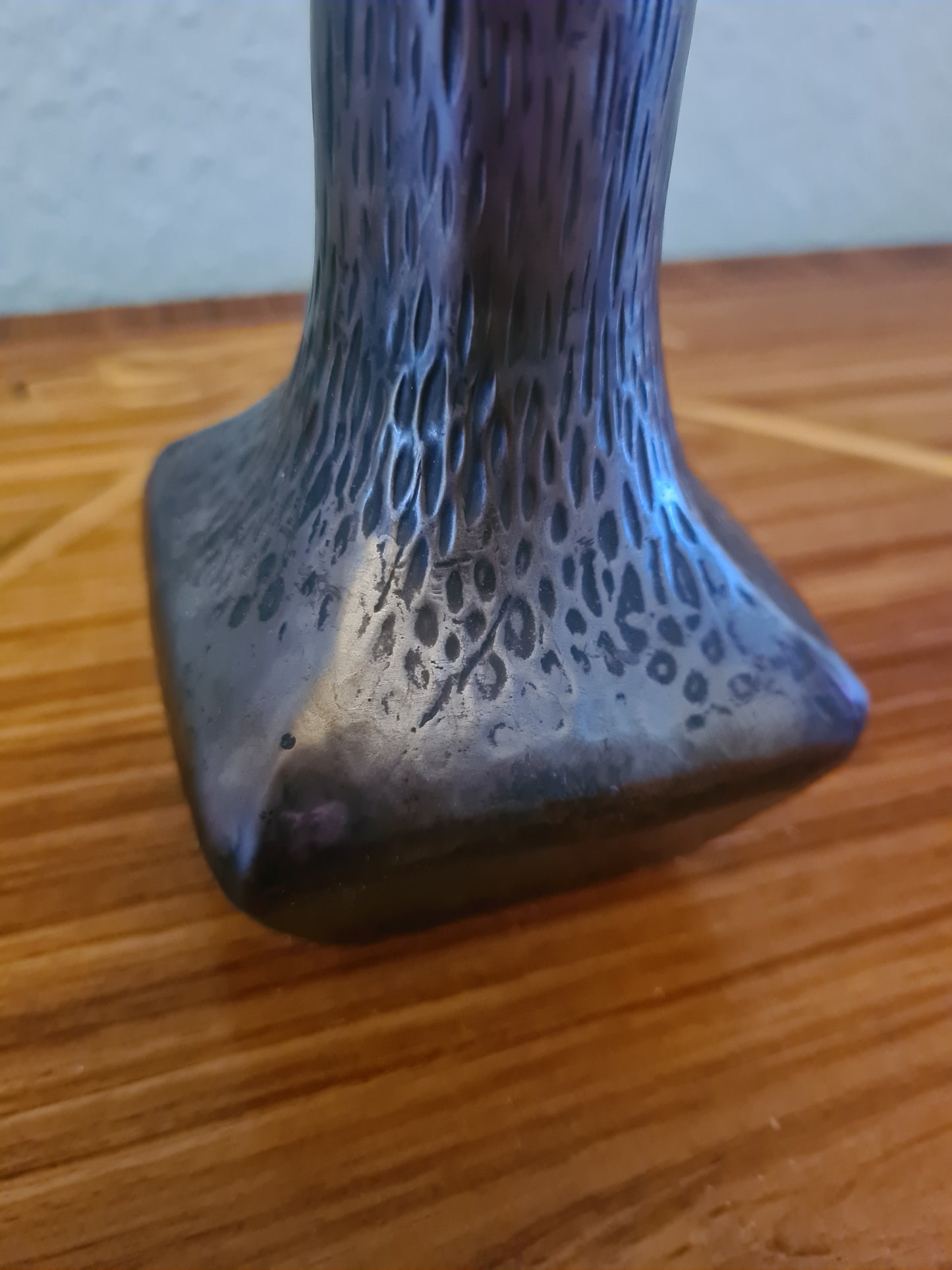 Künstlerische Glasvase Sammlerglas mit strukturierter Oberfläche 14x8cm