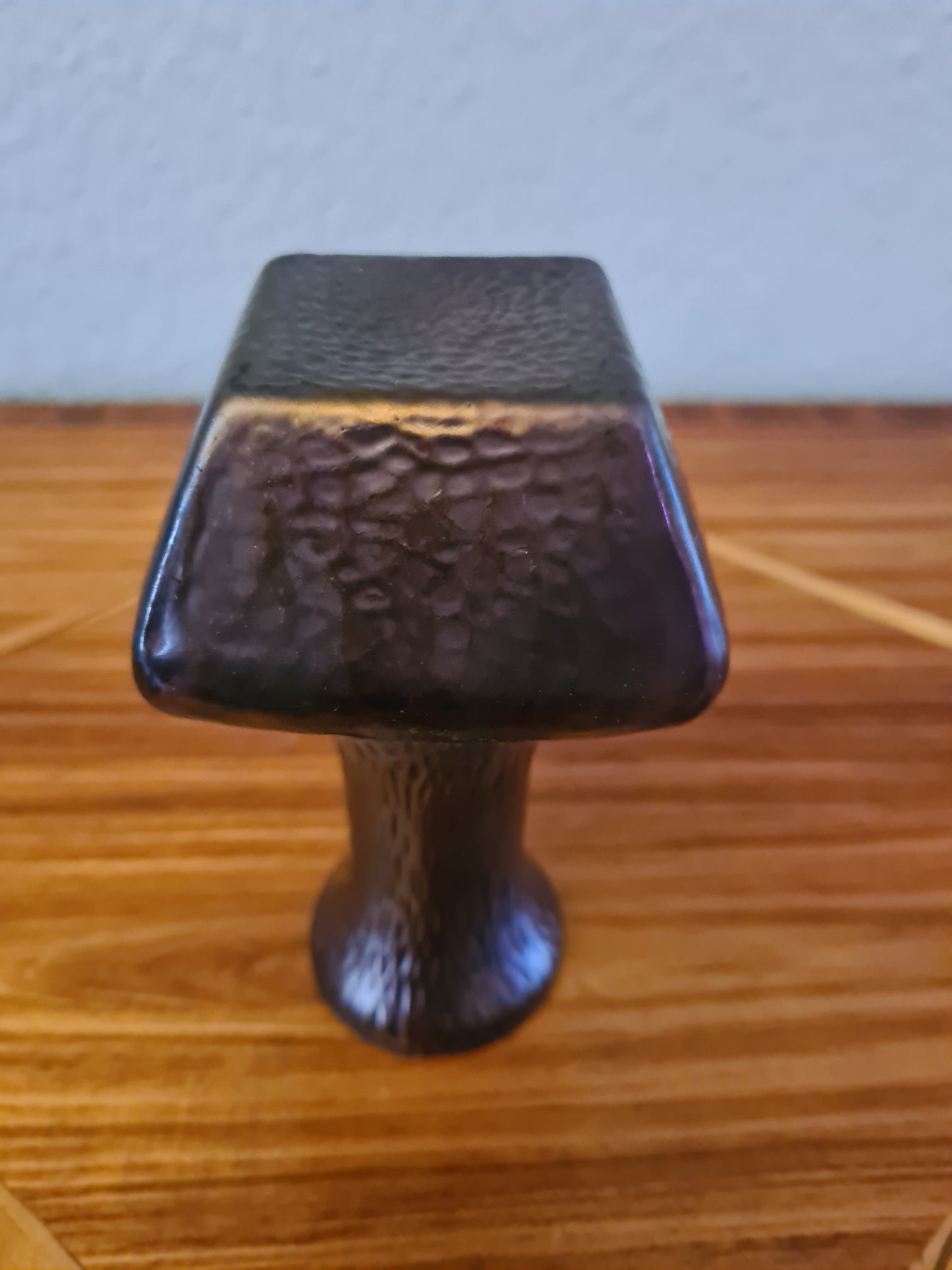 Künstlerische Glasvase Sammlerglas mit strukturierter Oberfläche 14x8cm