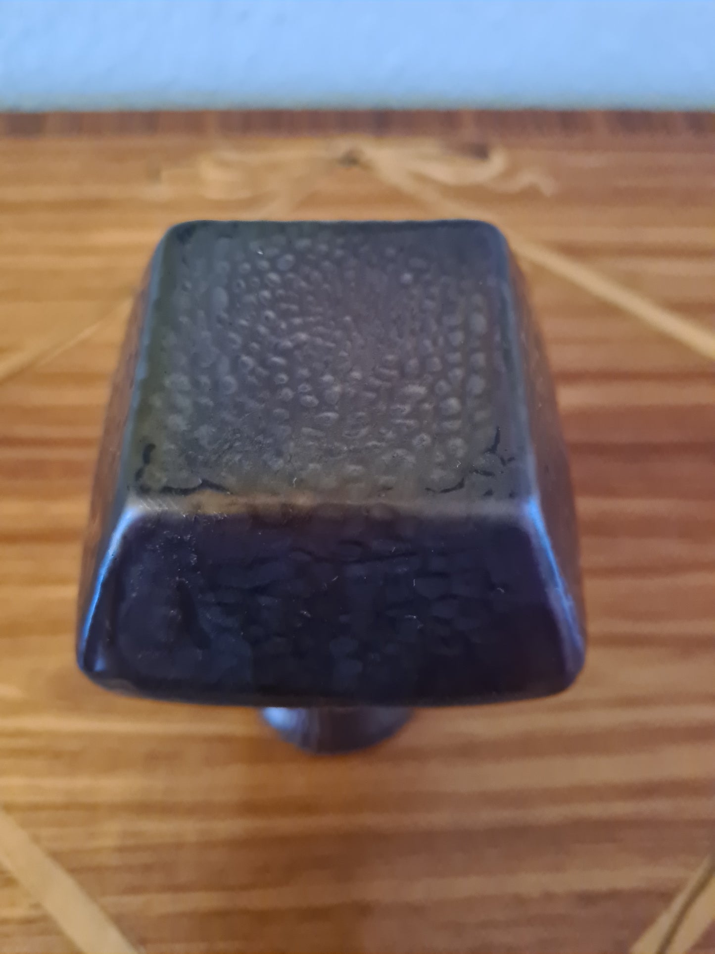 Künstlerische Glasvase Sammlerglas mit strukturierter Oberfläche 14x8cm