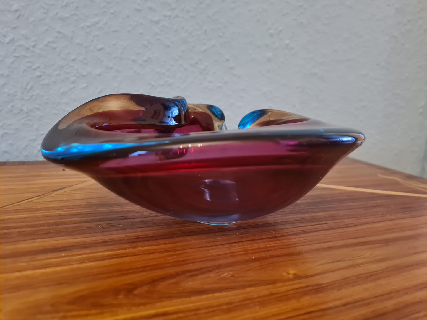 Italienischer Murano Glas Aschenbecher in Violett 18x7 cm