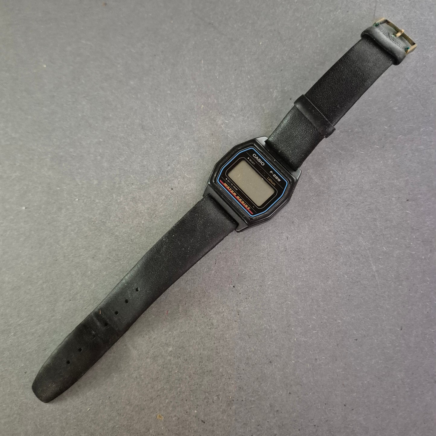 Casio F-28W Digitaluhr – Klassischer Retro-Charme für den Alltag