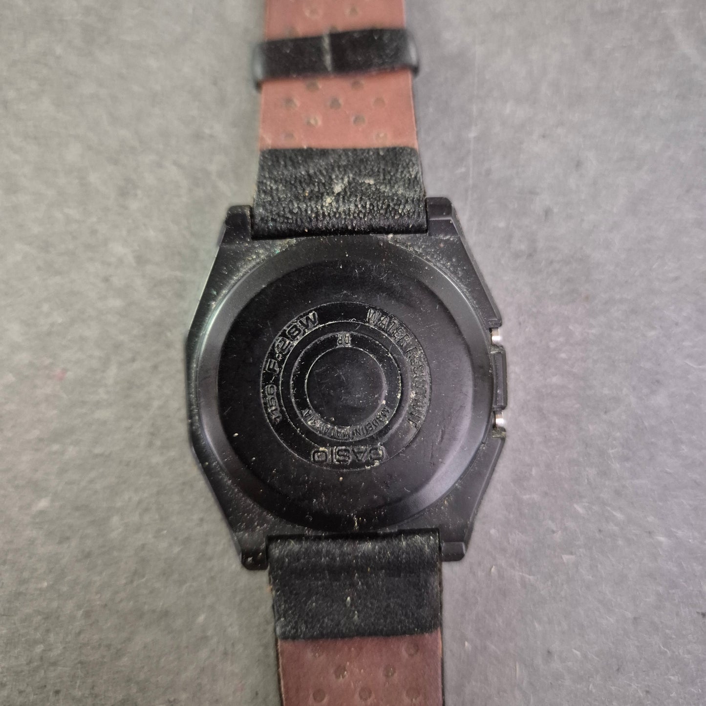 Casio F-28W Digitaluhr – Klassischer Retro-Charme für den Alltag