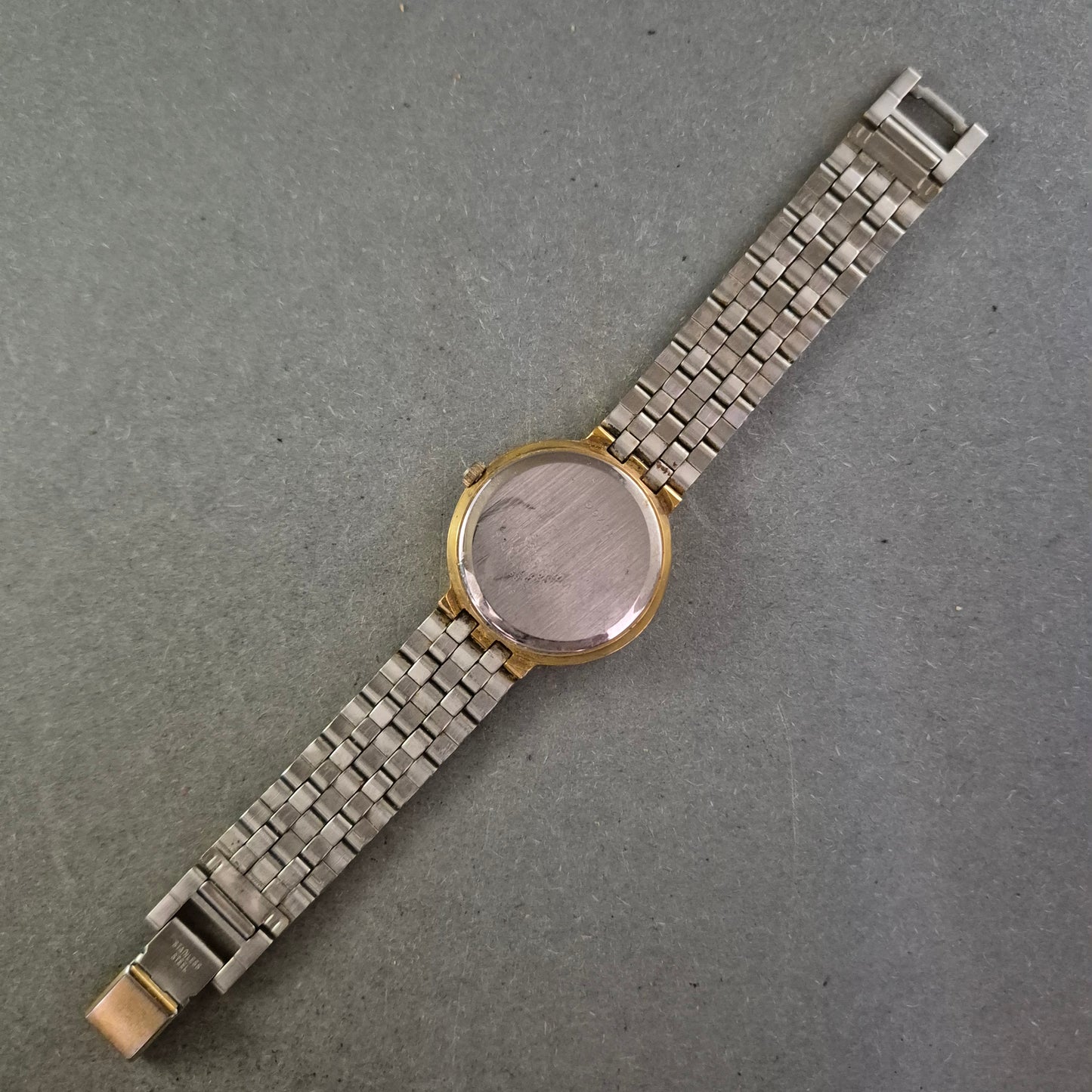 Prätina Damenarmbanduhr mit Strass – Elegante Vintage-Optik