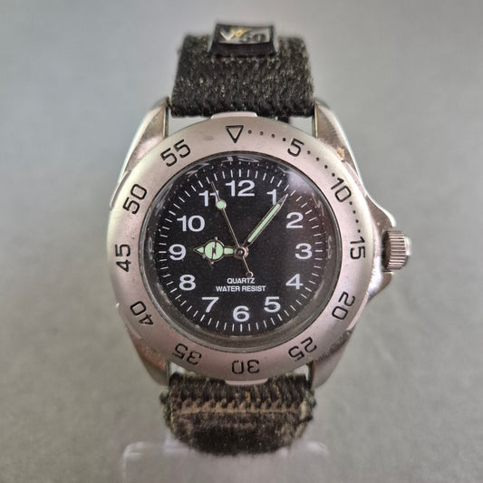 Robuste Quarzuhr mit Leuchtzeigern und Nylon-Klettarmband