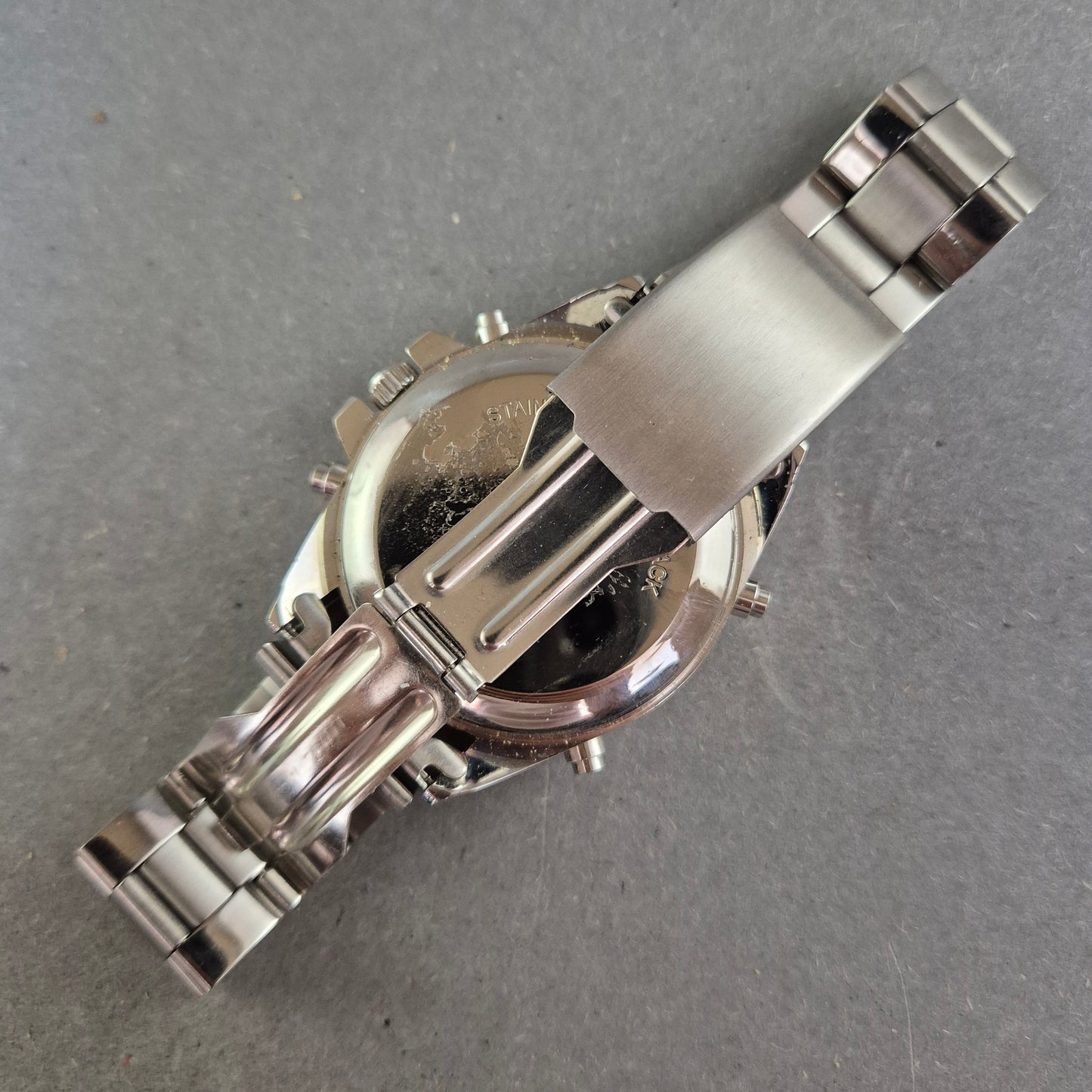 Cheifel Herrenchronograph – Sportlicher Look mit Edelstahlarmband