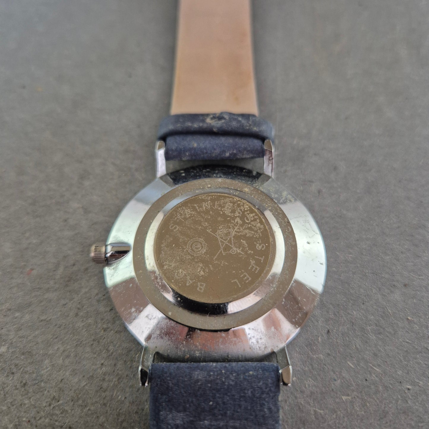 Minimalistische Unisex-Armbanduhr – Schwarzes Zifferblatt mit Römerziffern