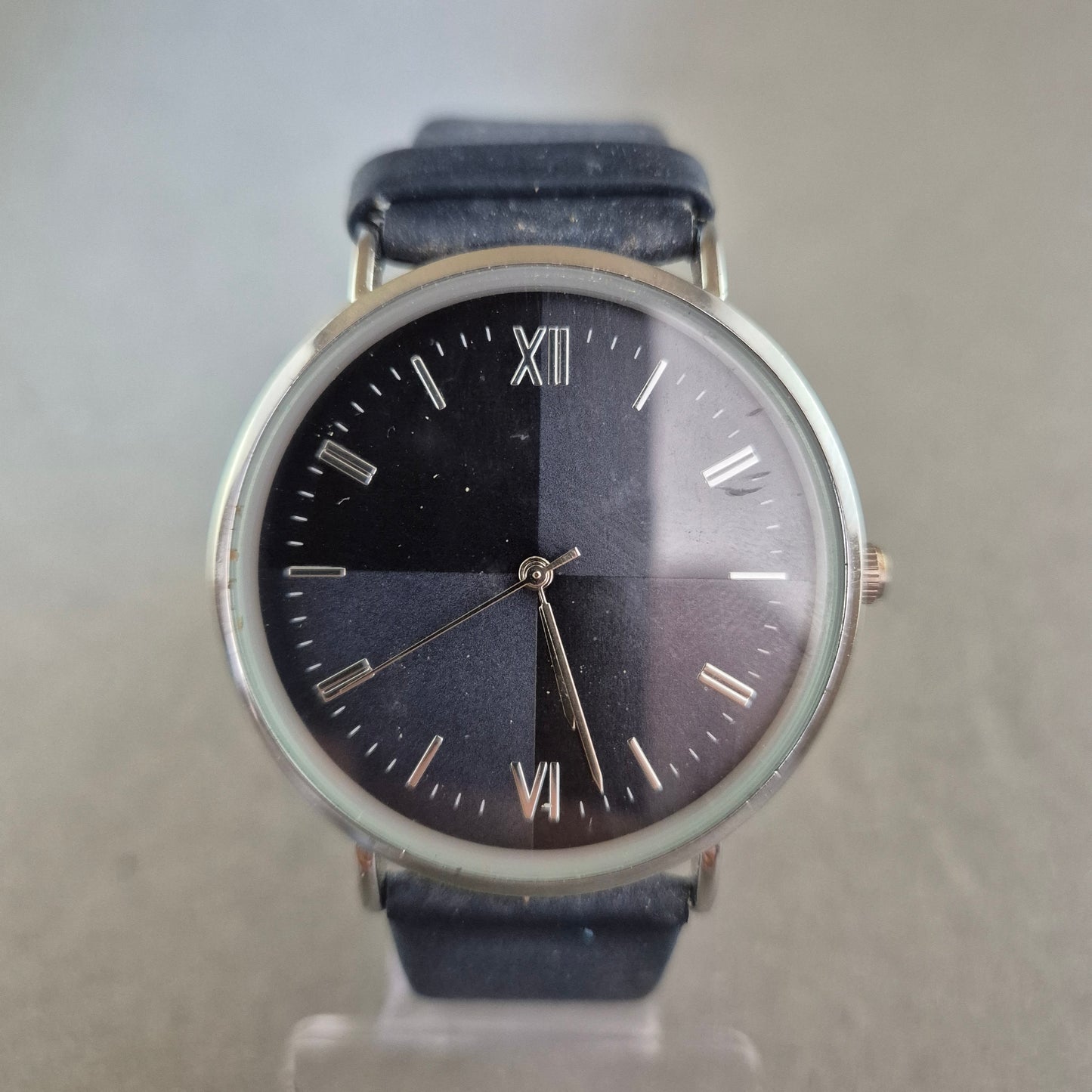 Minimalistische Unisex-Armbanduhr – Schwarzes Zifferblatt mit Römerziffern