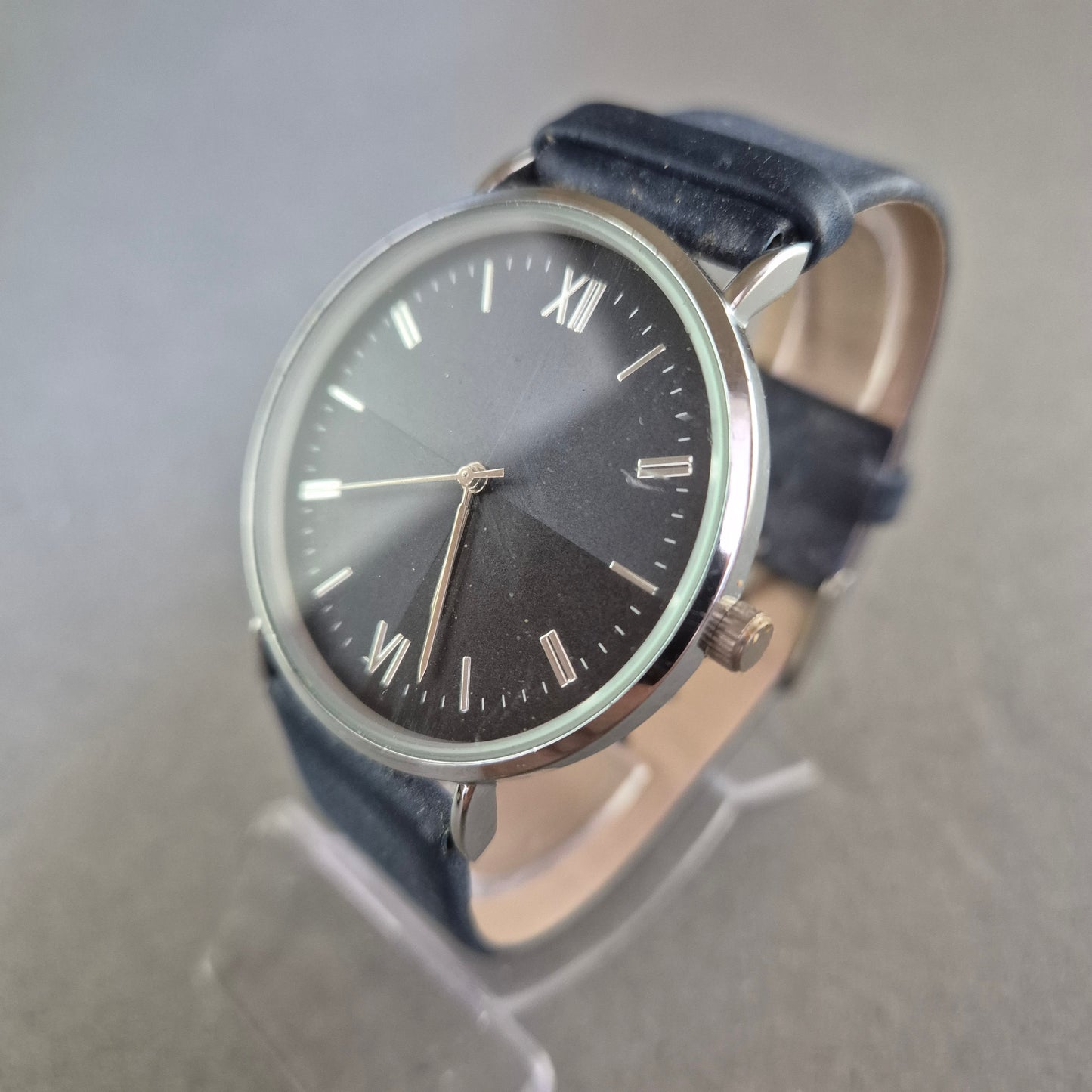 Minimalistische Unisex-Armbanduhr – Schwarzes Zifferblatt mit Römerziffern