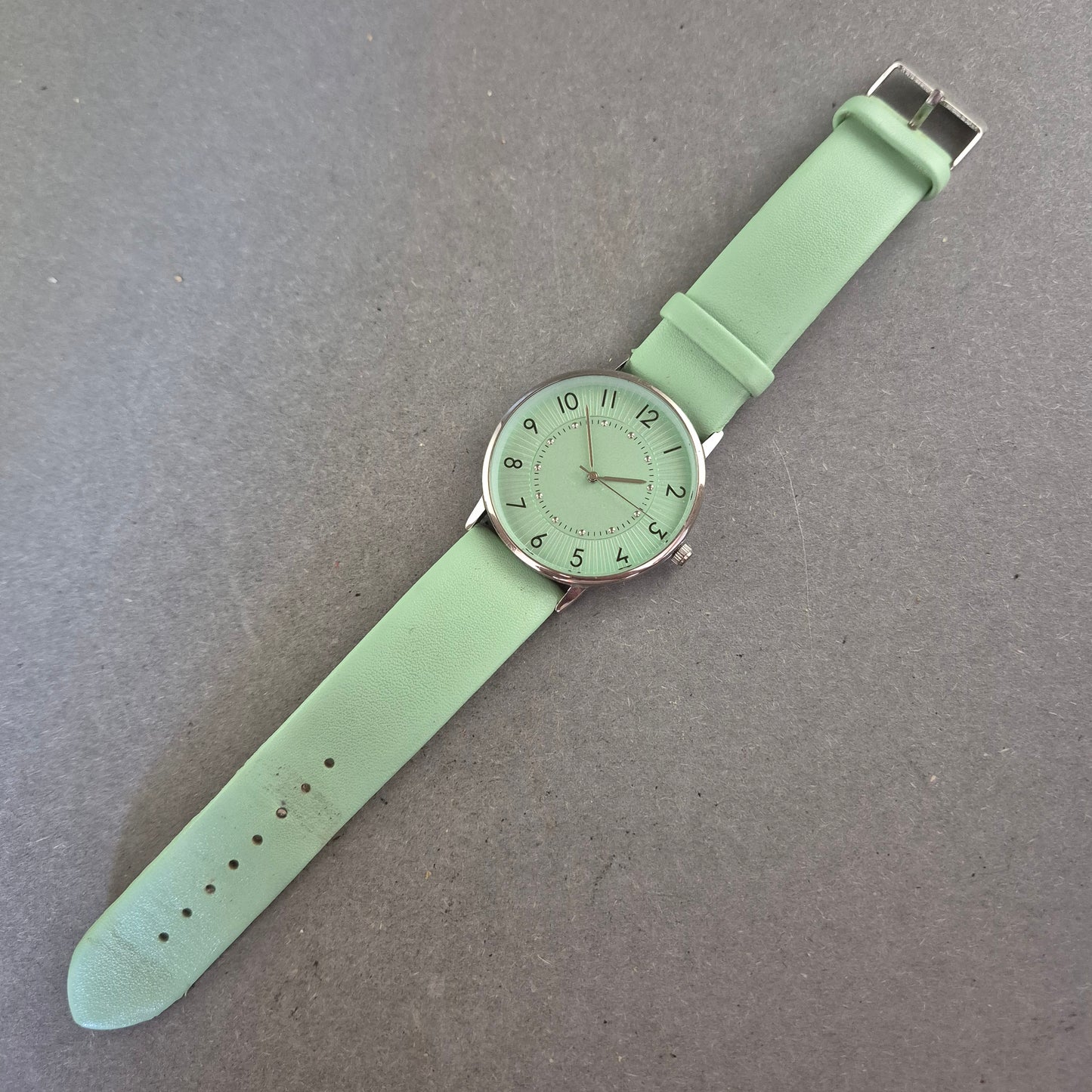 Vive Damenarmbanduhr – Mintgrünes Design mit stilvollem Zifferblatt