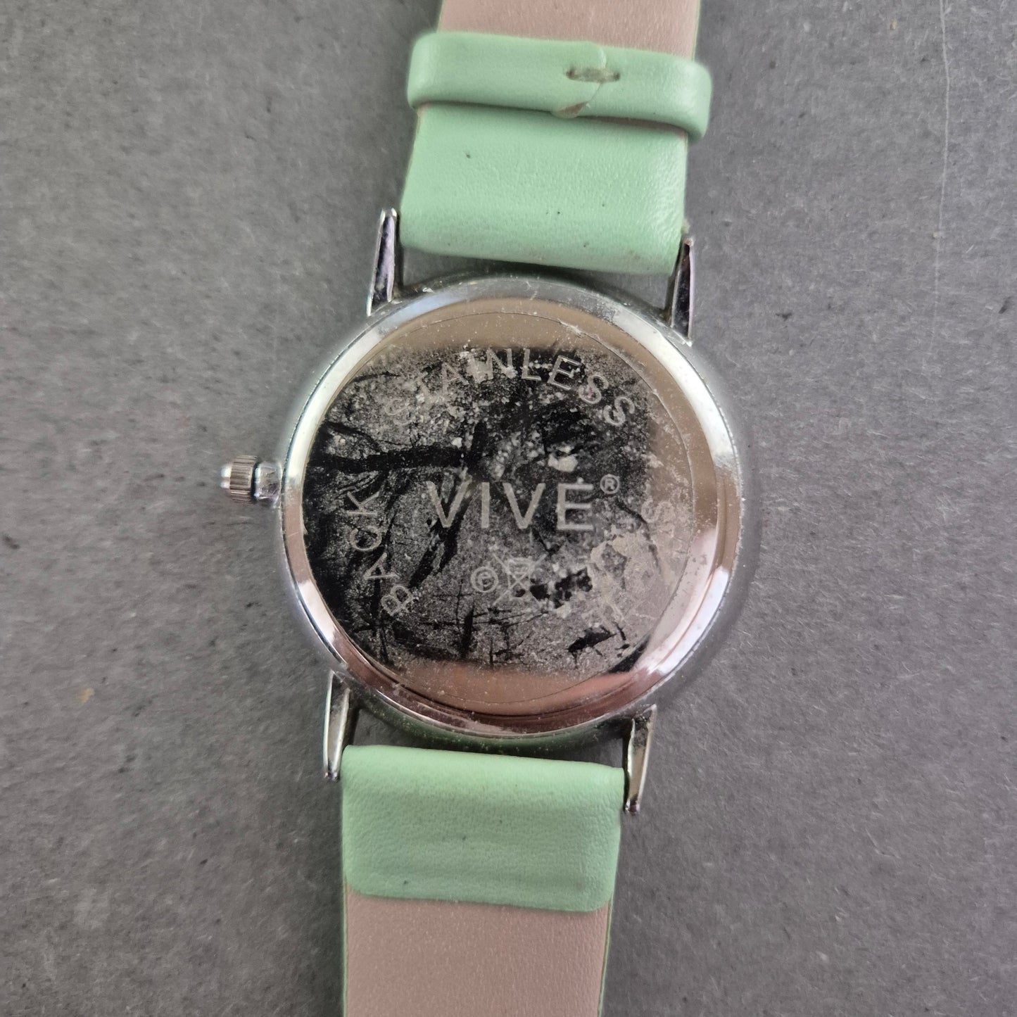 Vive Damenarmbanduhr – Mintgrünes Design mit stilvollem Zifferblatt