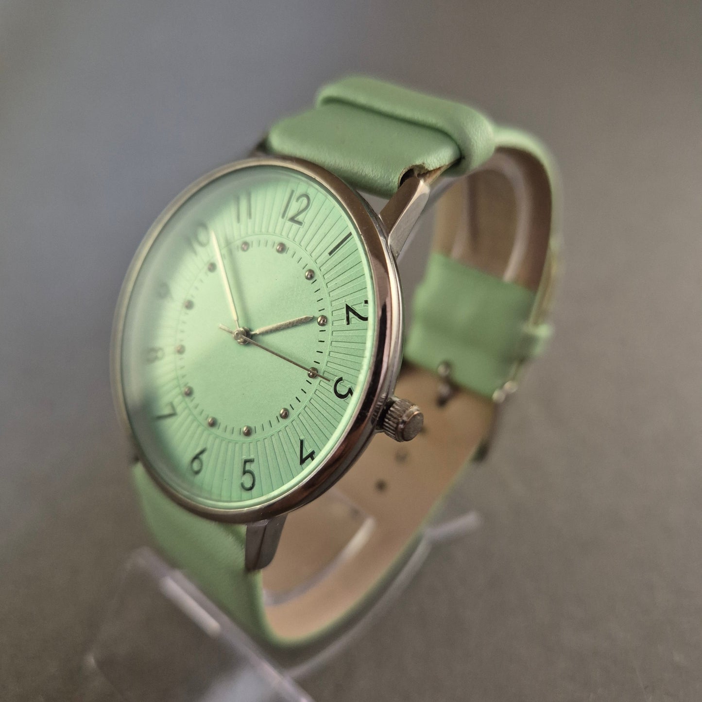 Vive Damenarmbanduhr – Mintgrünes Design mit stilvollem Zifferblatt