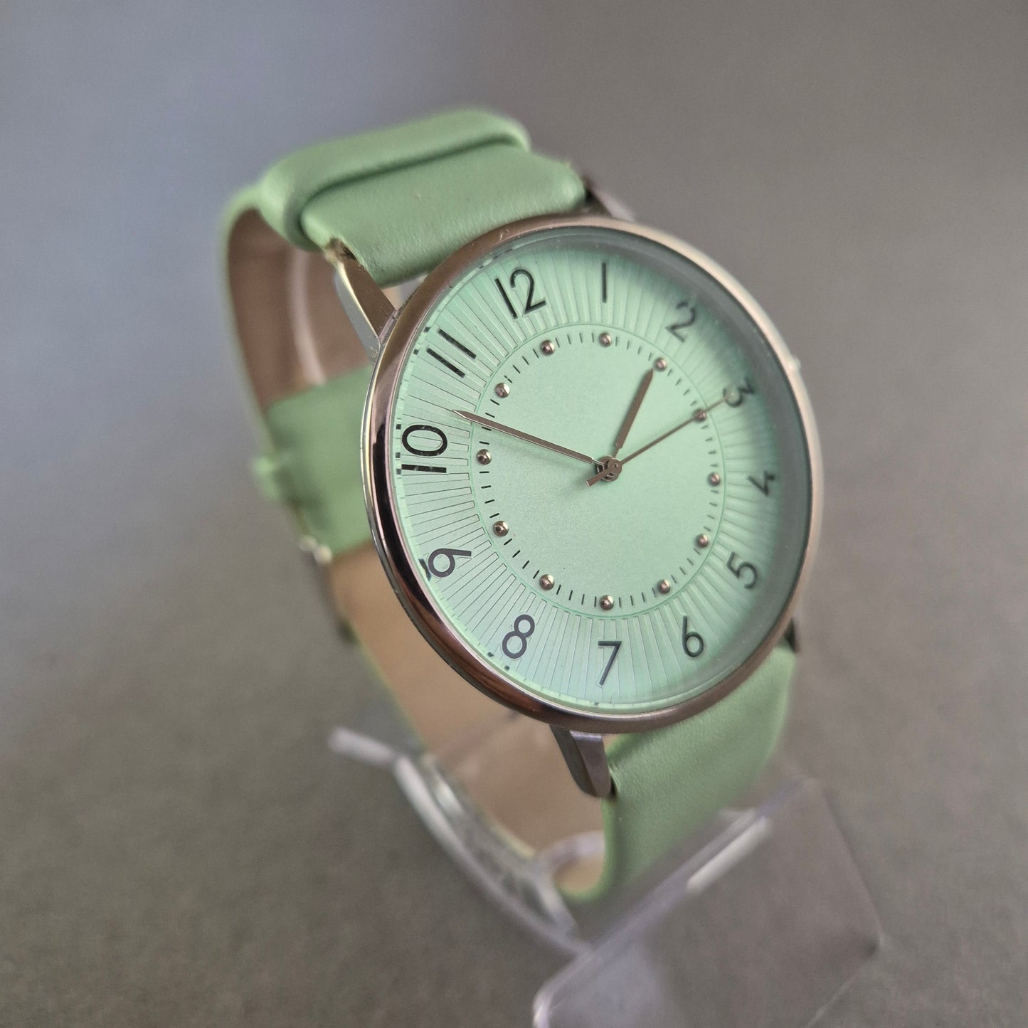 Vive Damenarmbanduhr – Mintgrünes Design mit stilvollem Zifferblatt