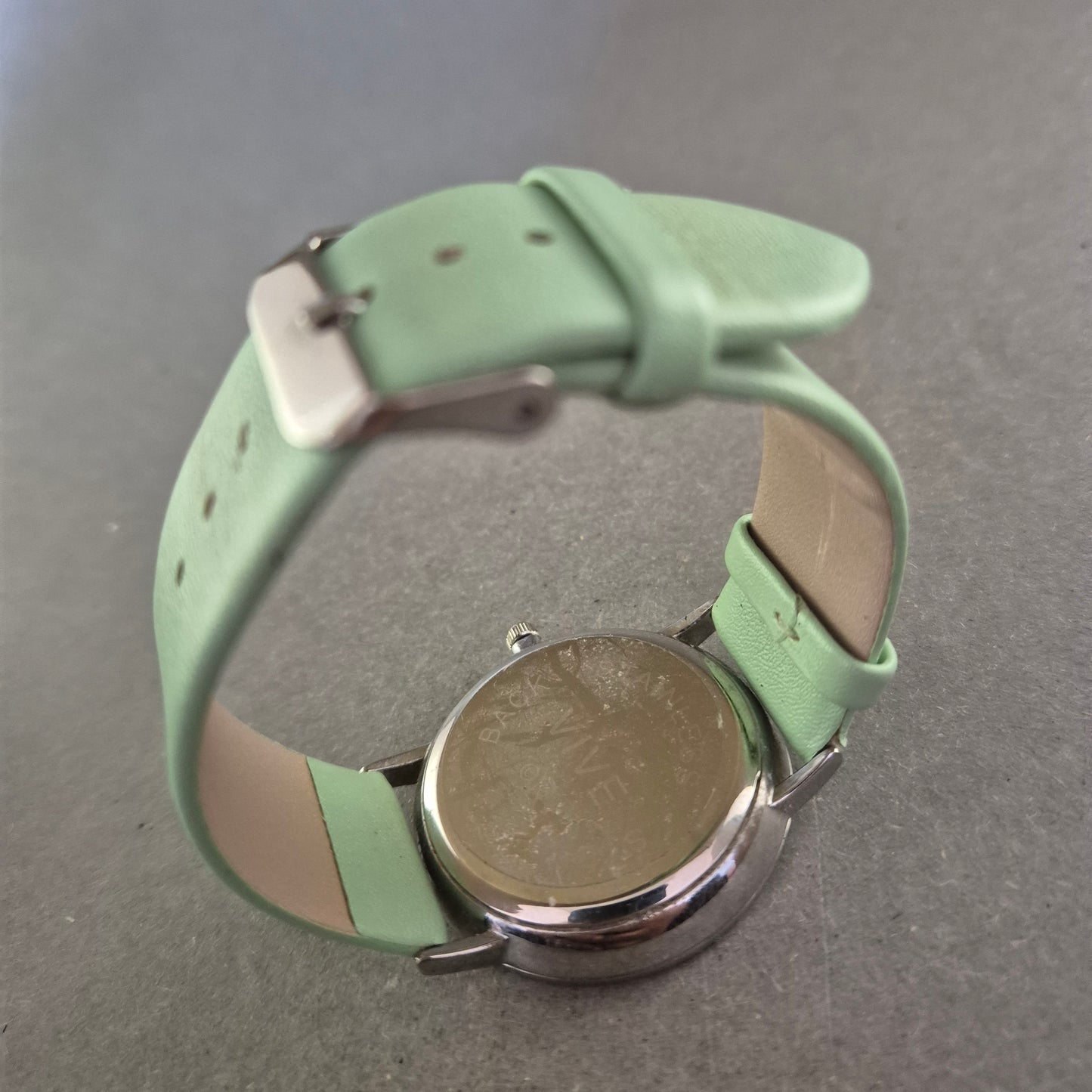 Vive Damenarmbanduhr – Mintgrünes Design mit stilvollem Zifferblatt