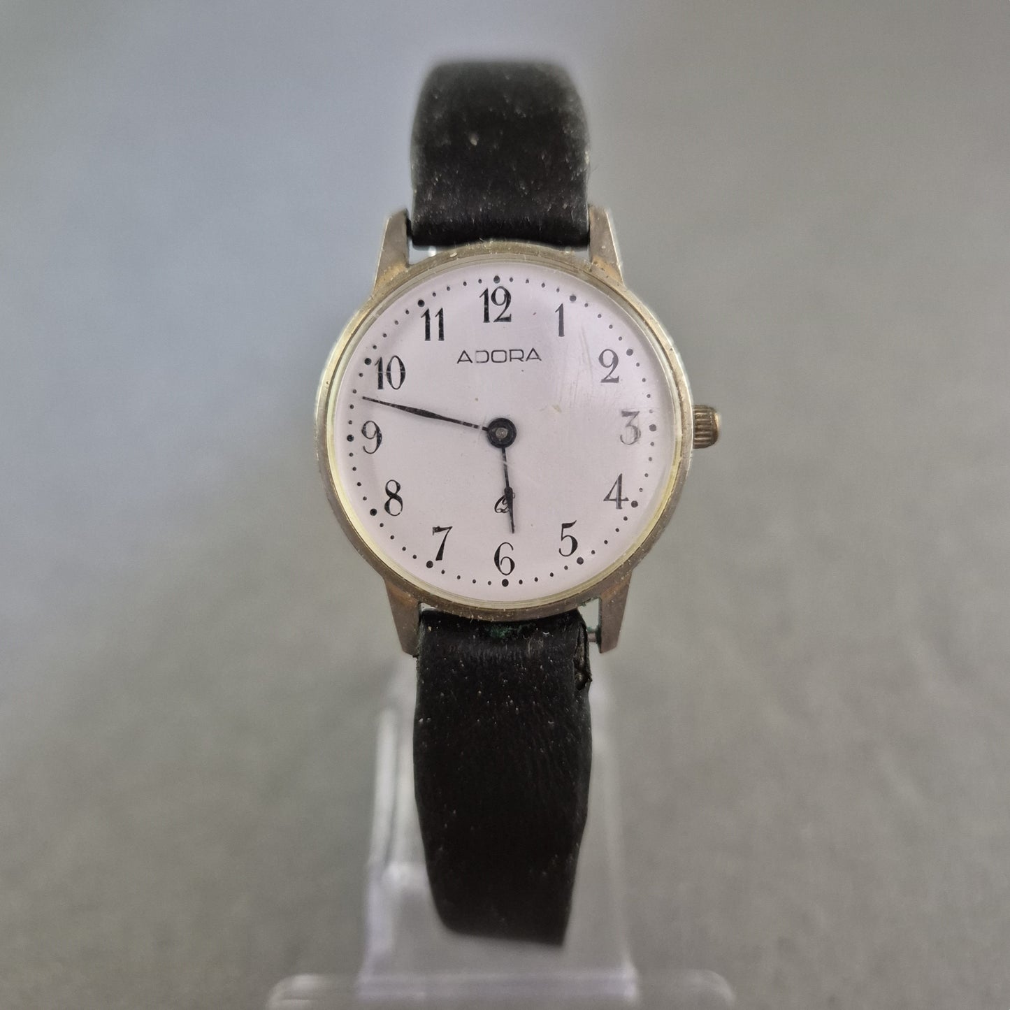 Adora Damenarmbanduhr – Klassisch schlicht mit Lederarmband