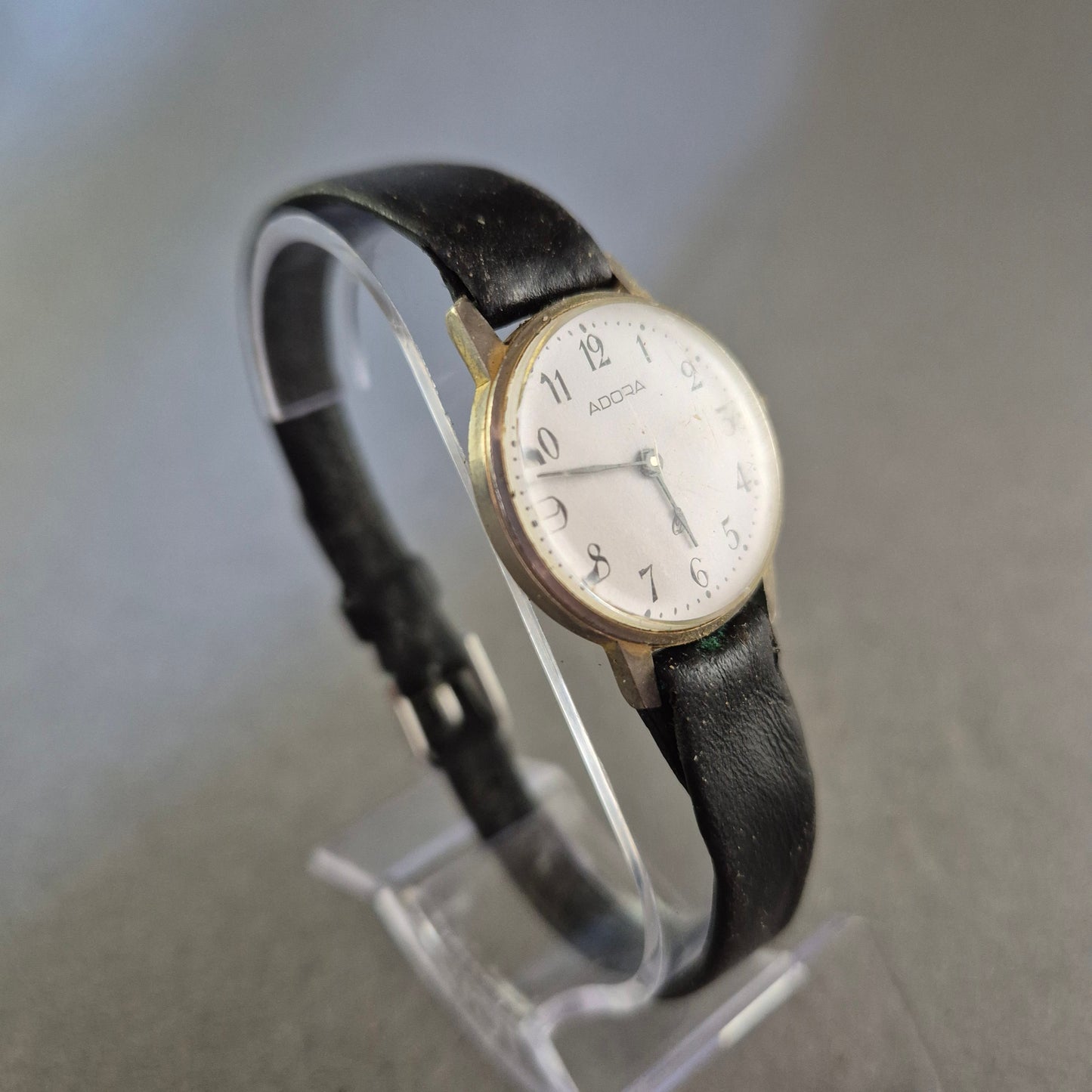 Adora Damenarmbanduhr – Klassisch schlicht mit Lederarmband