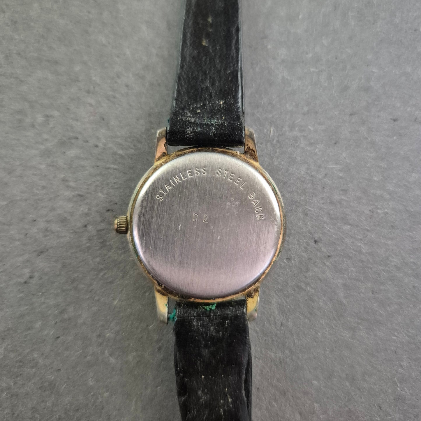 Adora Damenarmbanduhr – Klassisch schlicht mit Lederarmband