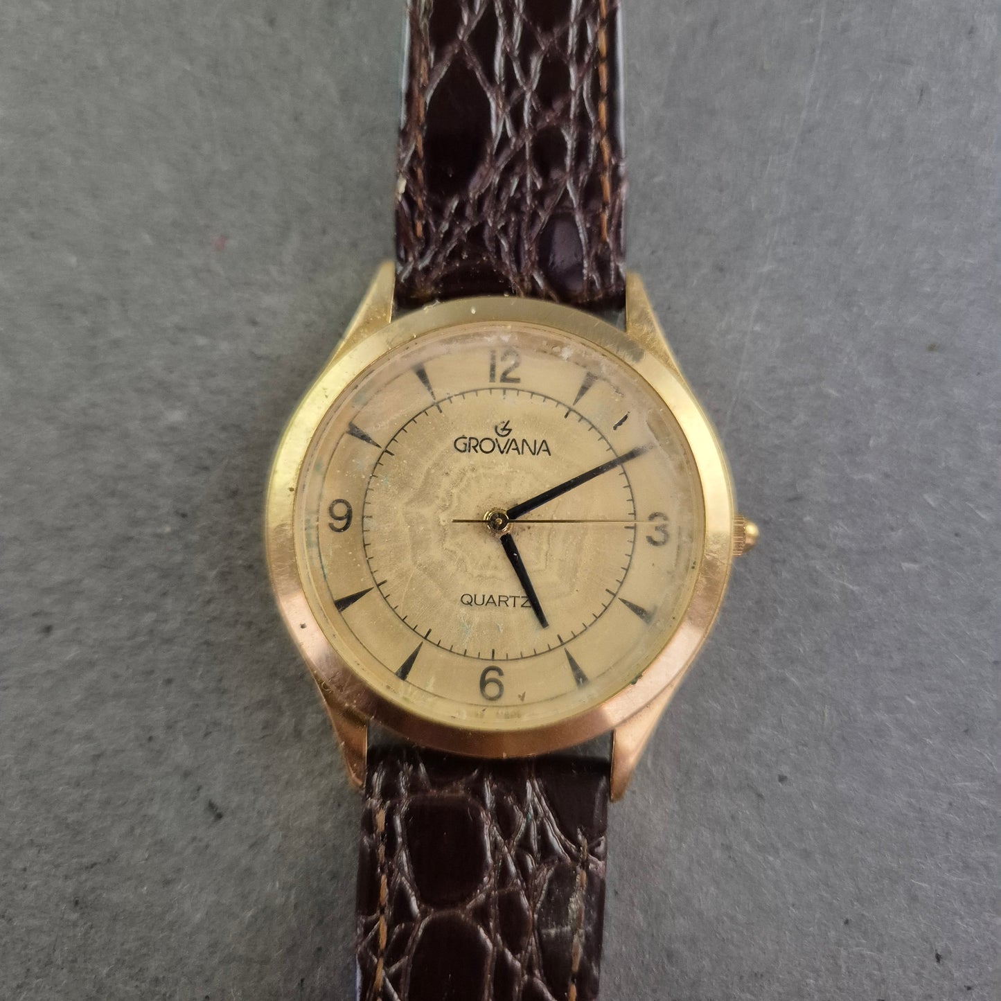 Grovana Herrenarmbanduhr – Klassisches Design mit Lederarmband