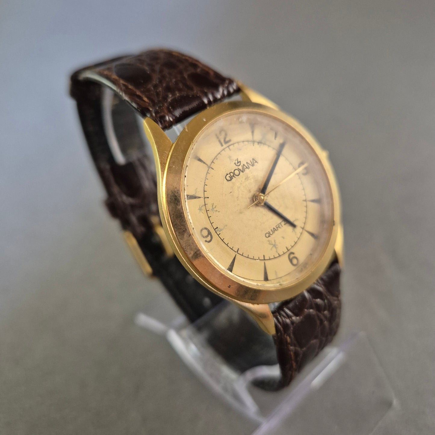 Grovana Herrenarmbanduhr – Klassisches Design mit Lederarmband