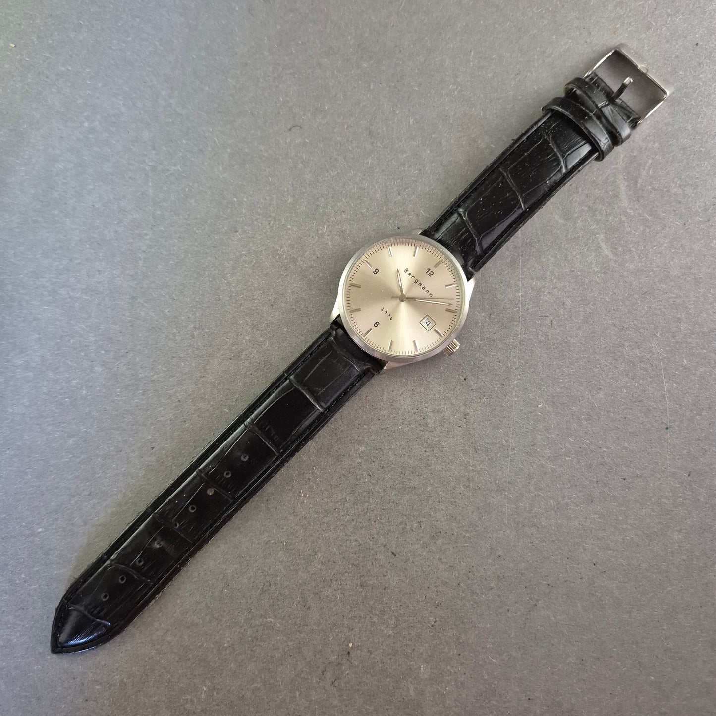 Bergmann Herrenarmbanduhr – Silbernes Zifferblatt mit Datumsanzeige