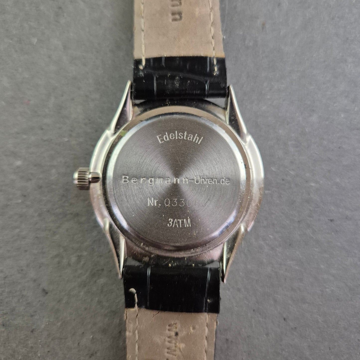 Bergmann Herrenarmbanduhr – Silbernes Zifferblatt mit Datumsanzeige