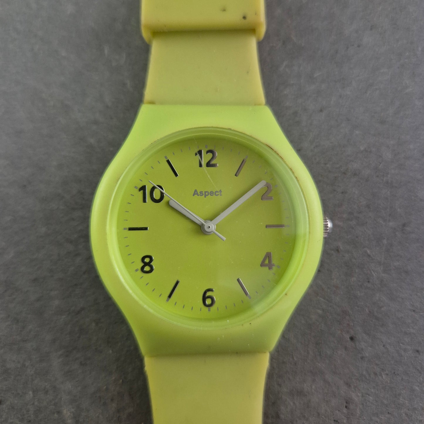 Aspect Quarzuhr – Trendiges Gelb mit sportlichem Silikonarmband