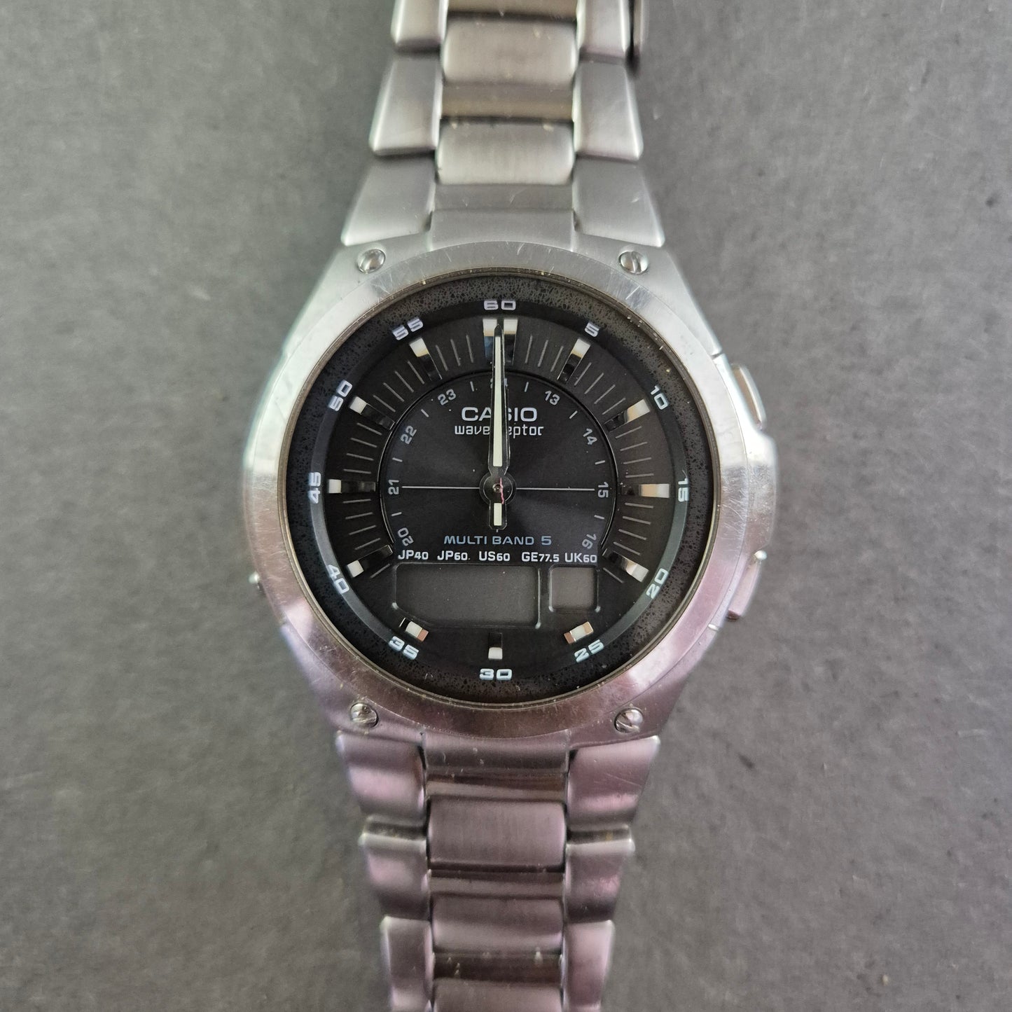 Casio Wave Ceptor Herrenarmbanduhr – Funkgesteuert mit Edelstahlband