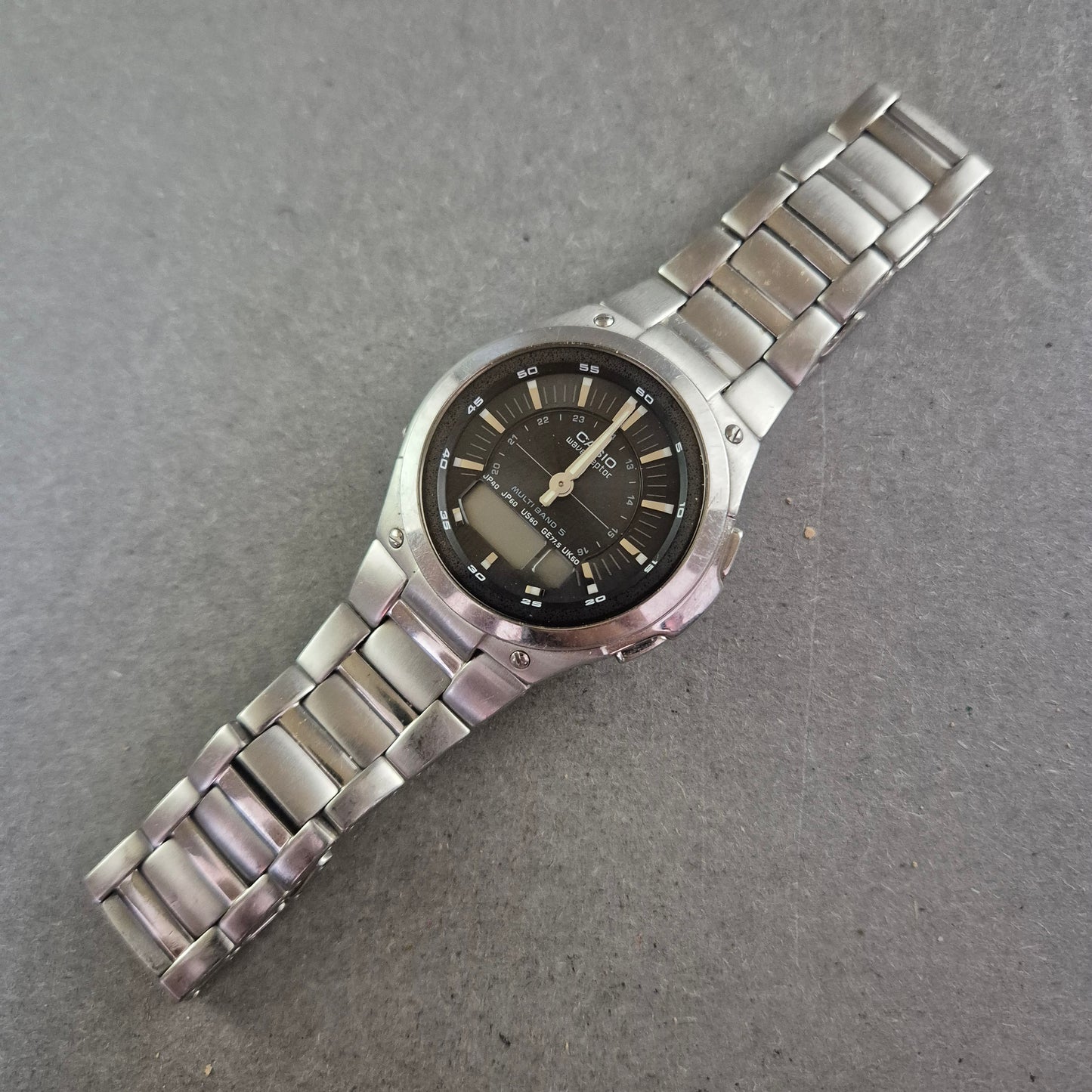 Casio Wave Ceptor Herrenarmbanduhr – Funkgesteuert mit Edelstahlband