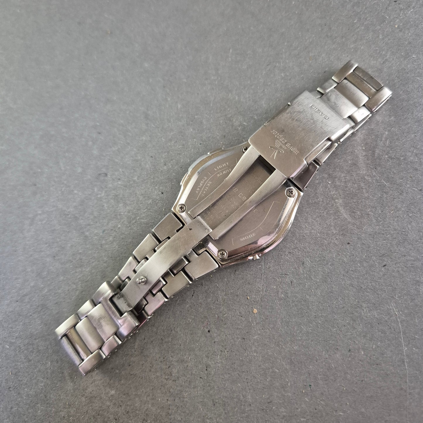 Casio Wave Ceptor Herrenarmbanduhr – Funkgesteuert mit Edelstahlband