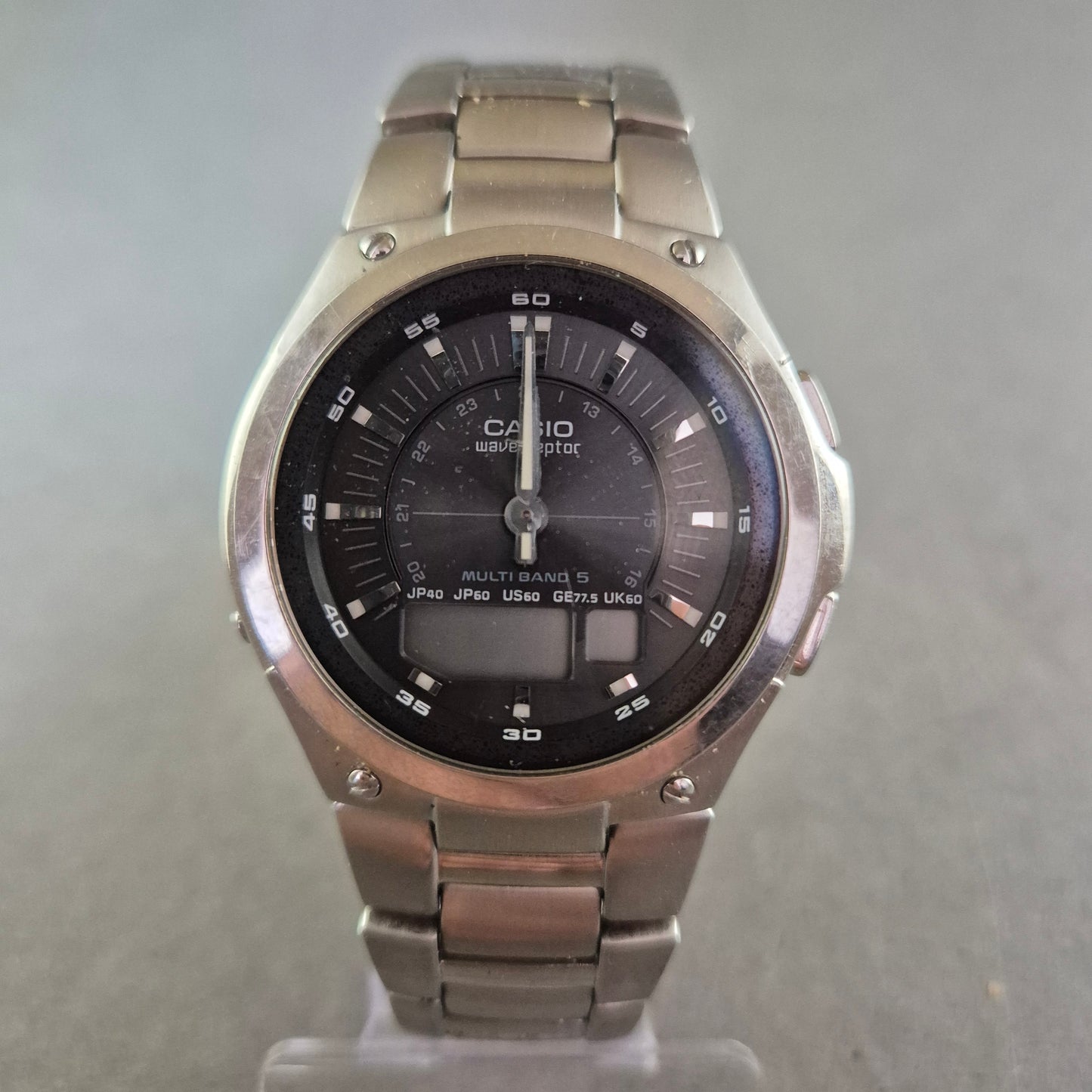 Casio Wave Ceptor Herrenarmbanduhr – Funkgesteuert mit Edelstahlband