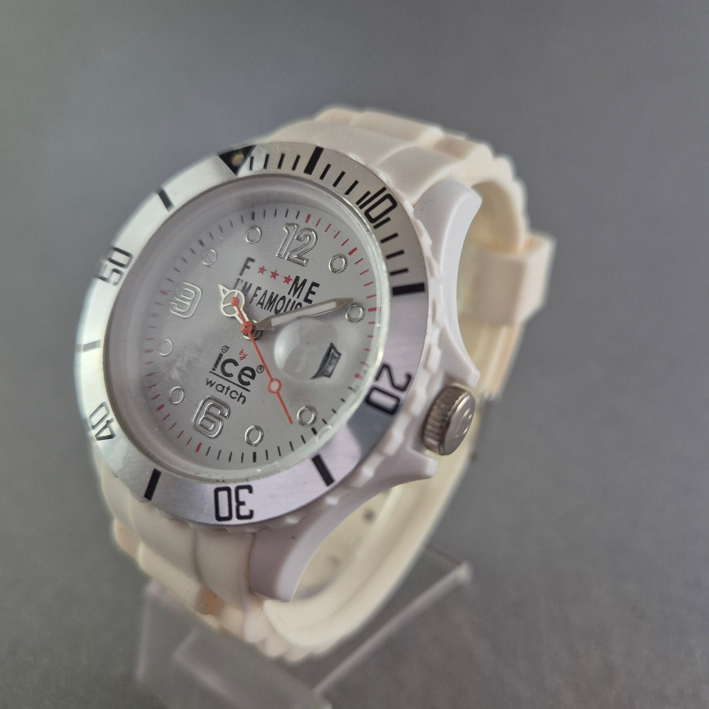 Weiße Ice-Watch Unisex Uhr – Sportlicher Look mit Statement-Zifferblatt